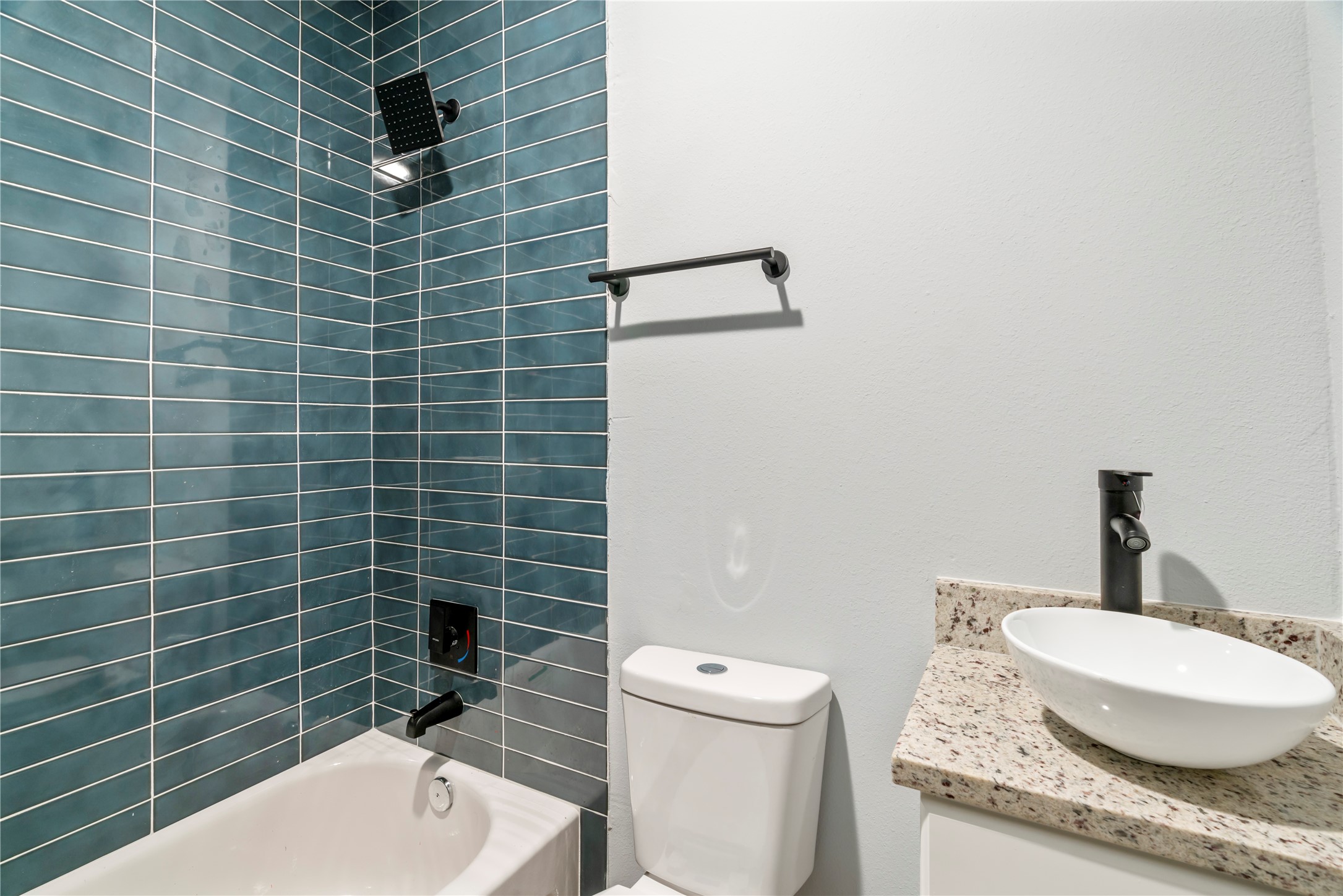 305 Roberts Street 8 Property Photo 4