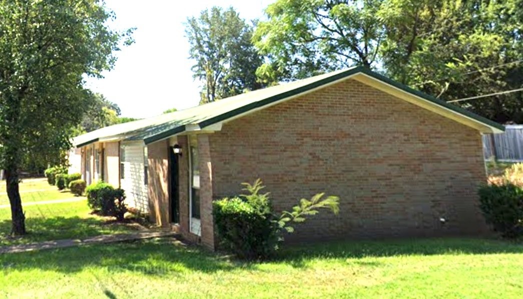 386 Thornfield Dr Property Photo 3