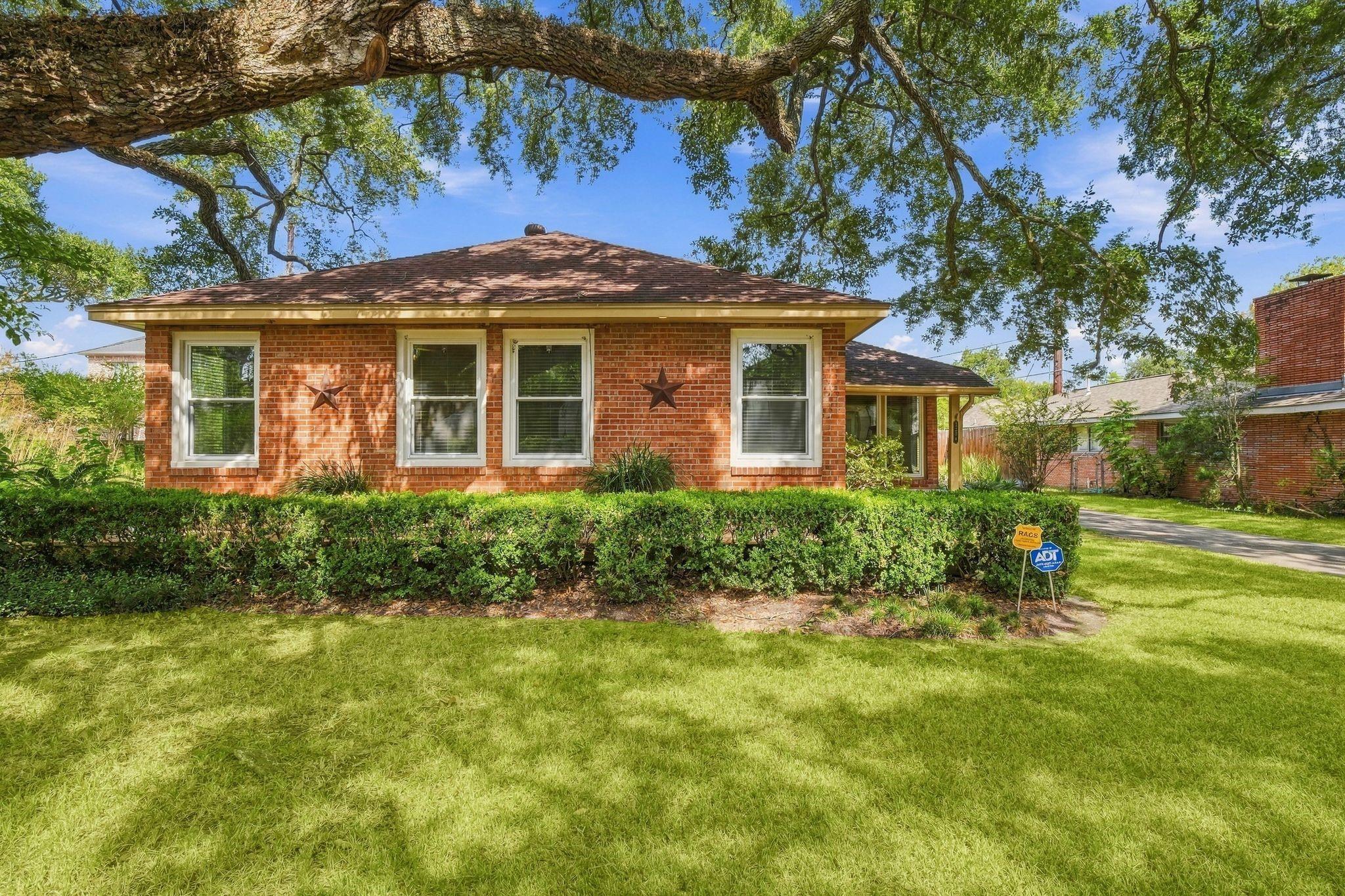 2206 Macarthur Street, Houston Tx 77030 Property Photo 1
