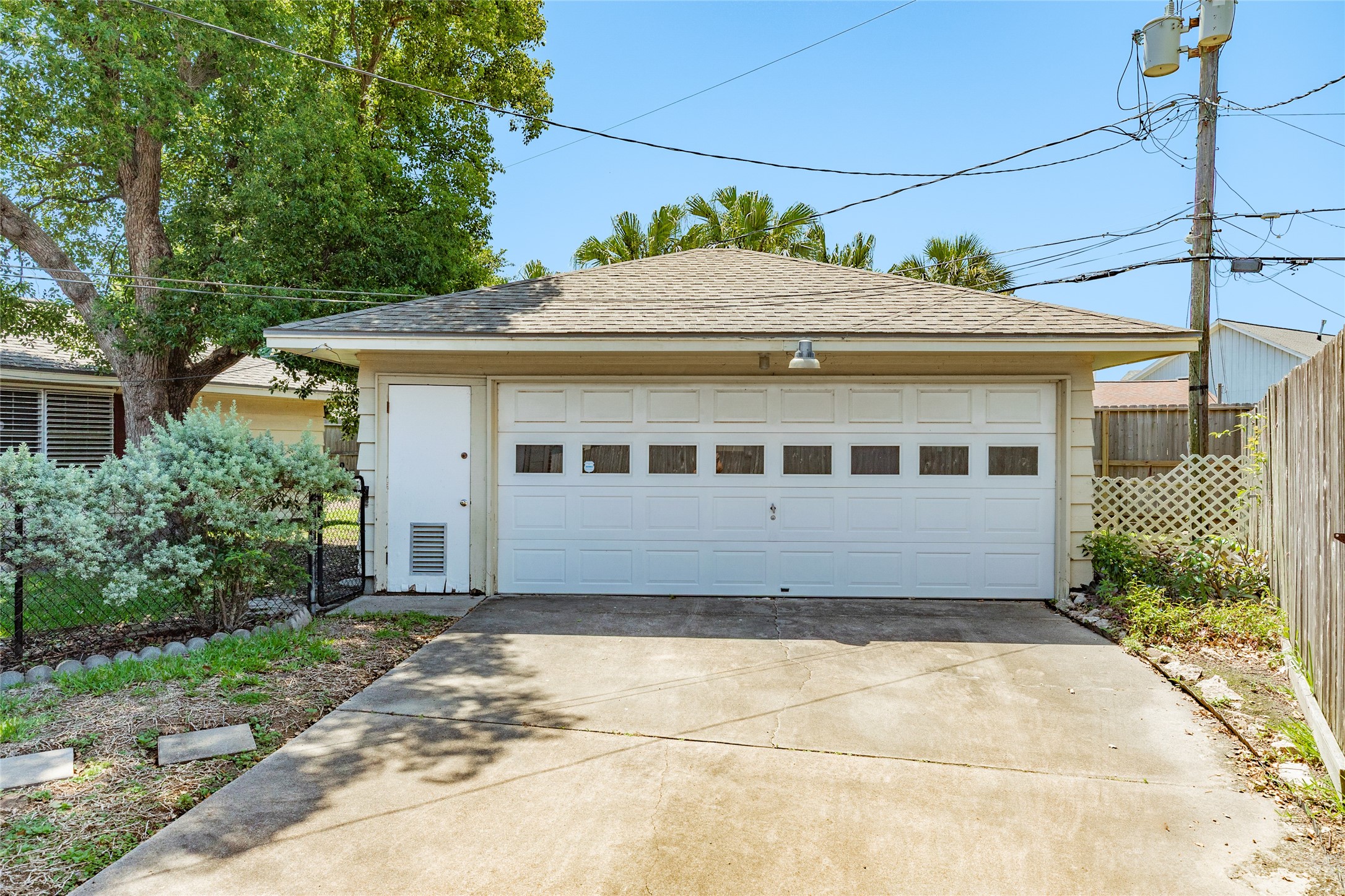 7721 Beluche Drive Property Photo 4