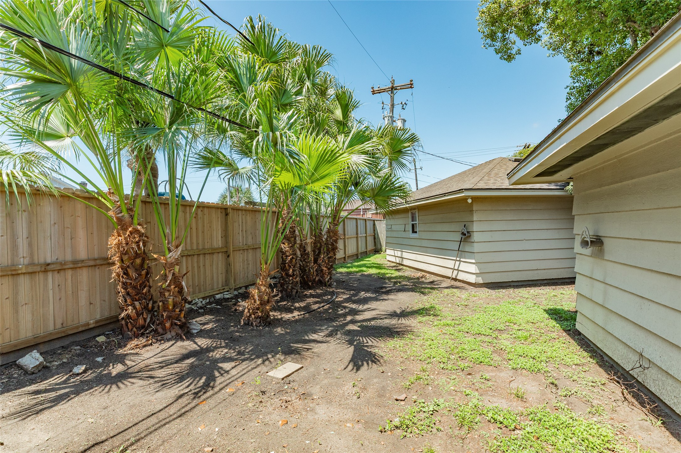 7721 Beluche Drive Property Photo 5
