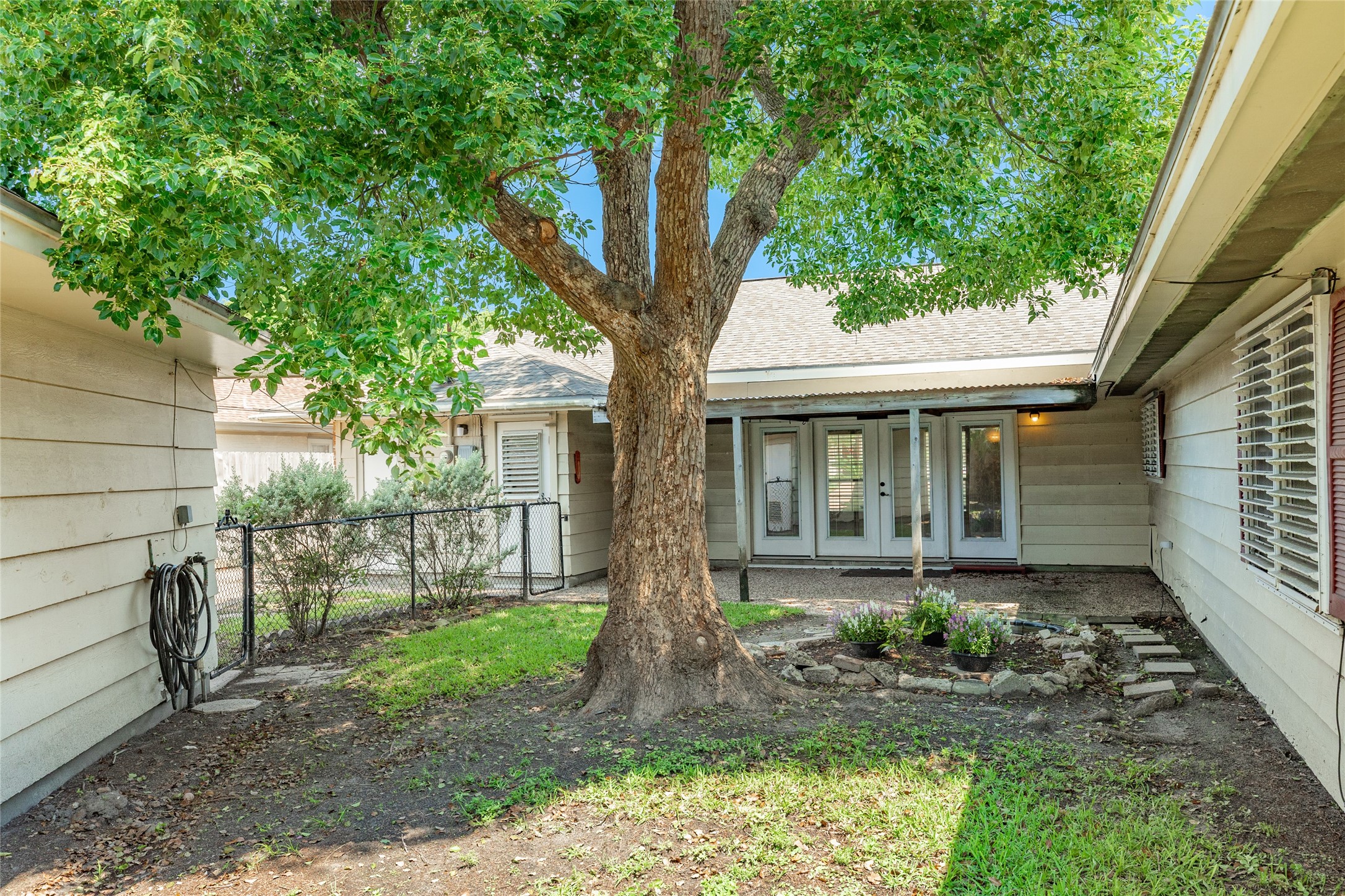 7721 Beluche Drive Property Photo 6