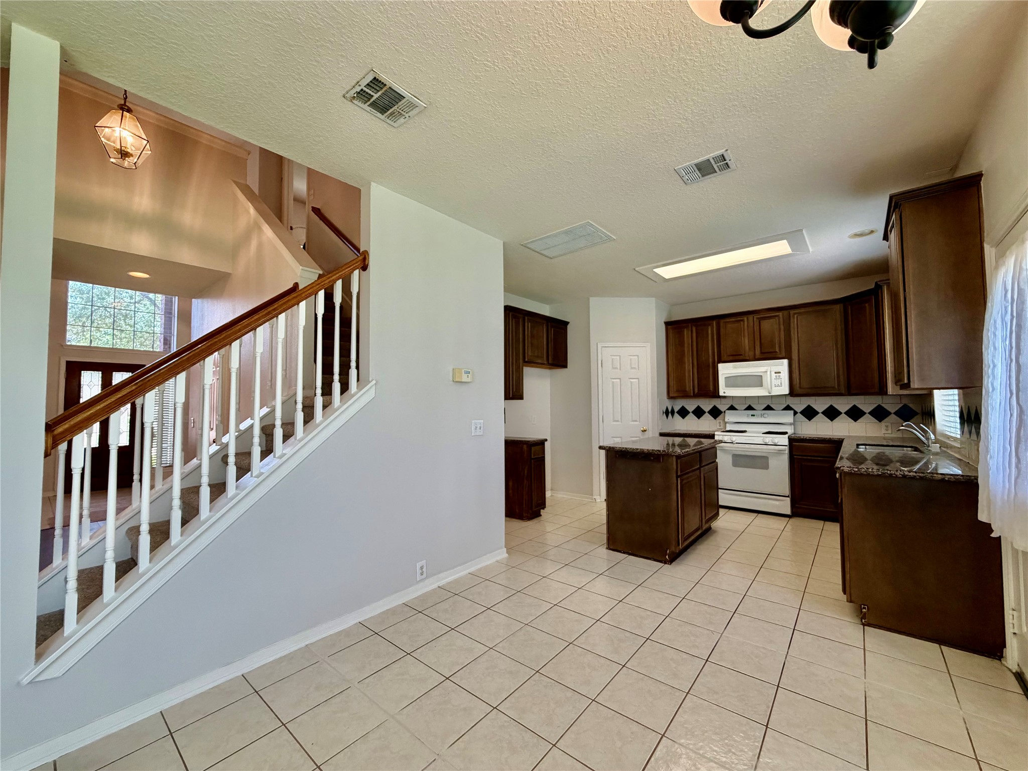 7426 Maple Run Drive Property Photo 7