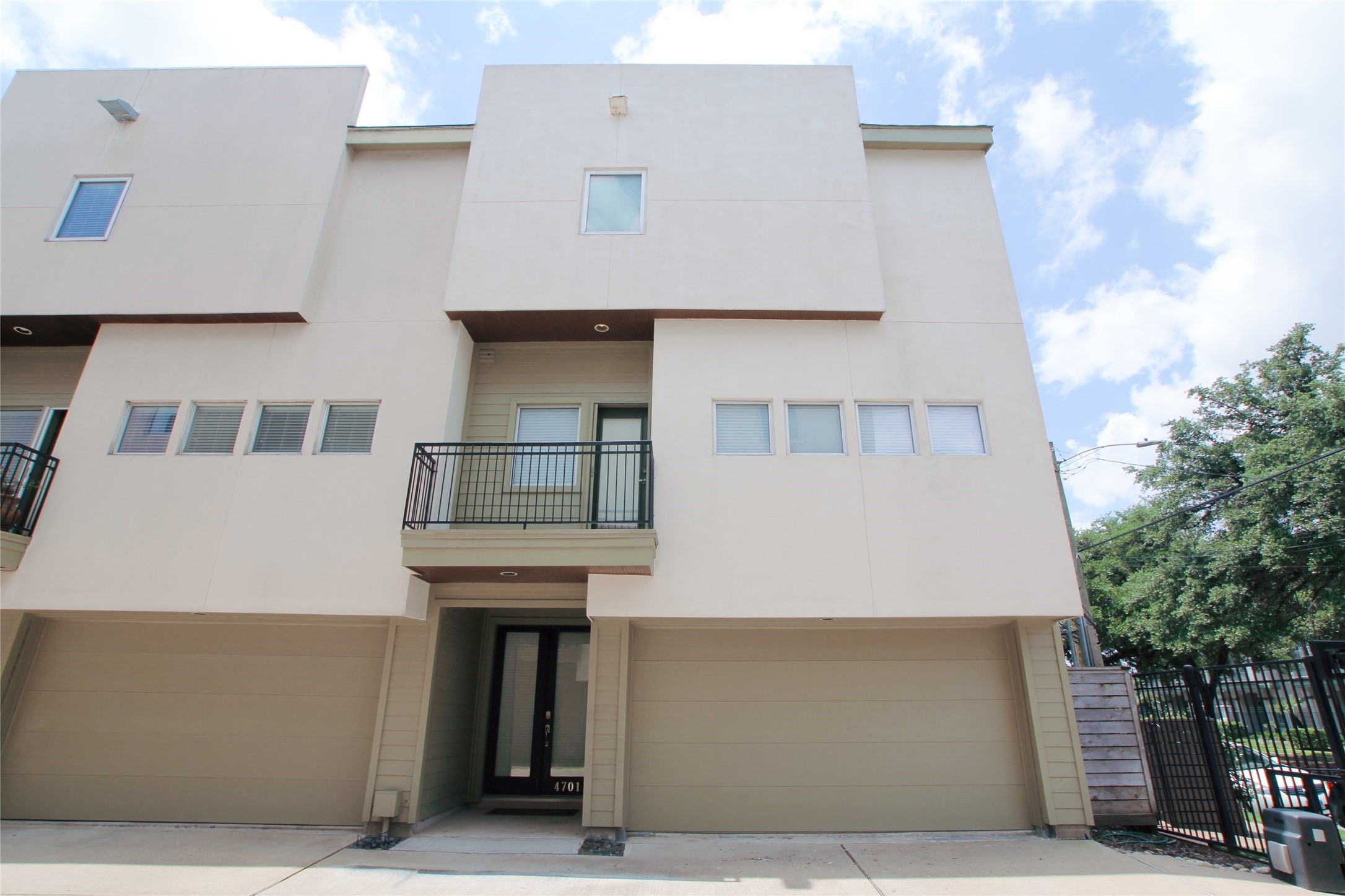 4701 Caroline Street Property Photo 2