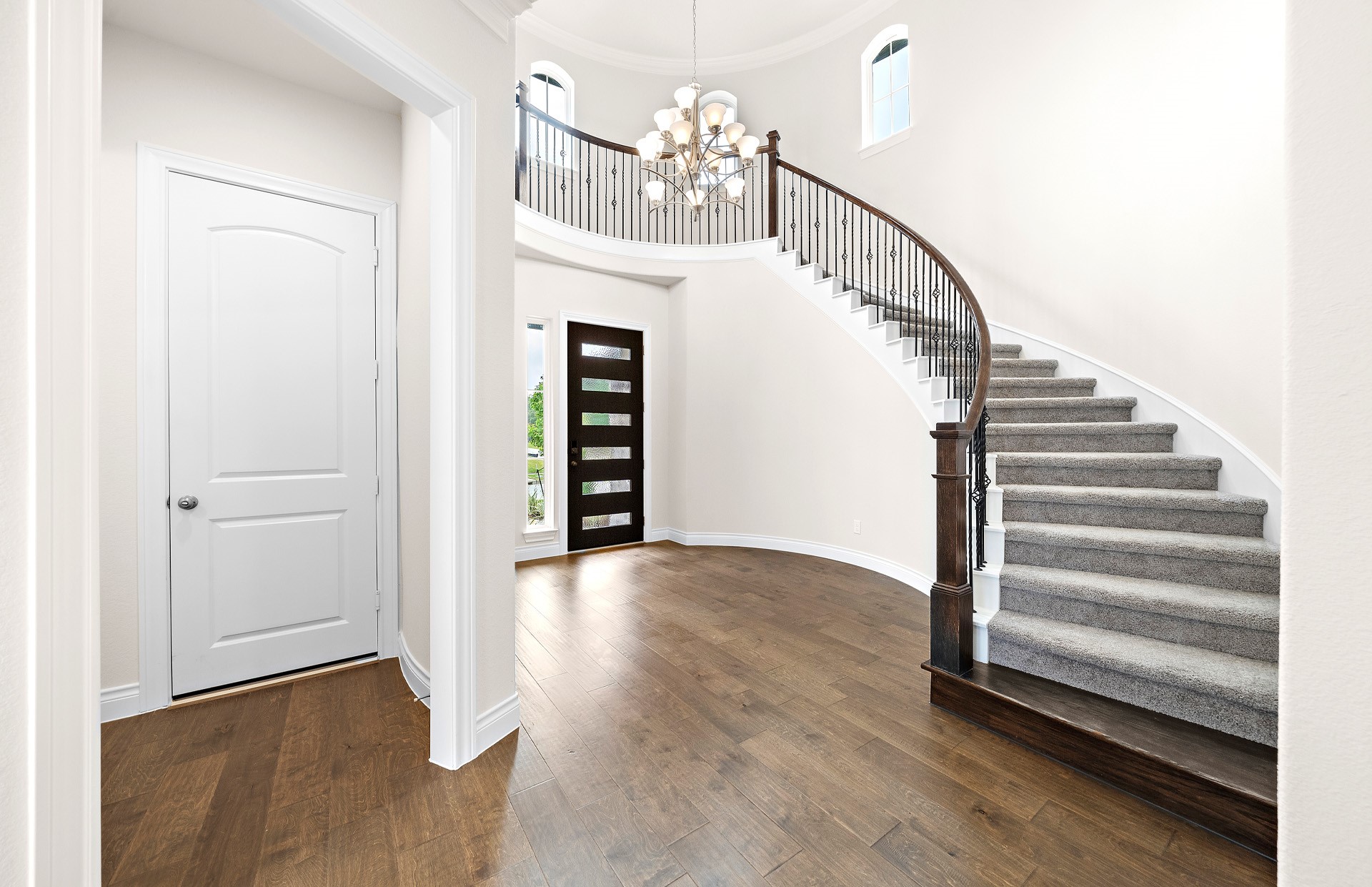 16352 Donen Avenue Property Photo 3
