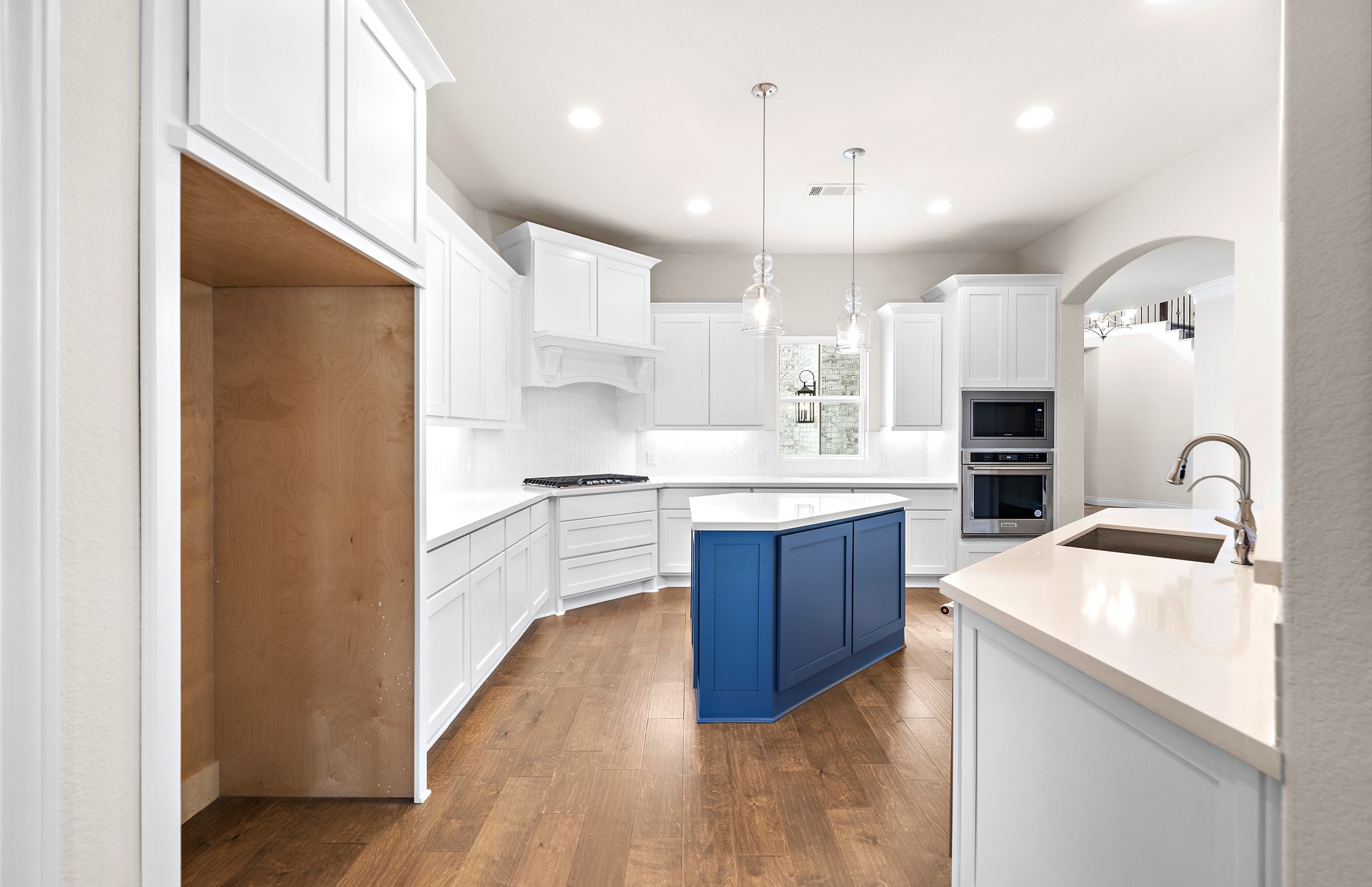 16352 Donen Avenue Property Photo 11