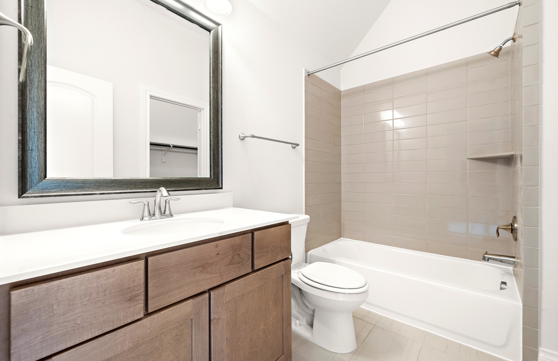 16352 Donen Avenue Property Photo 33