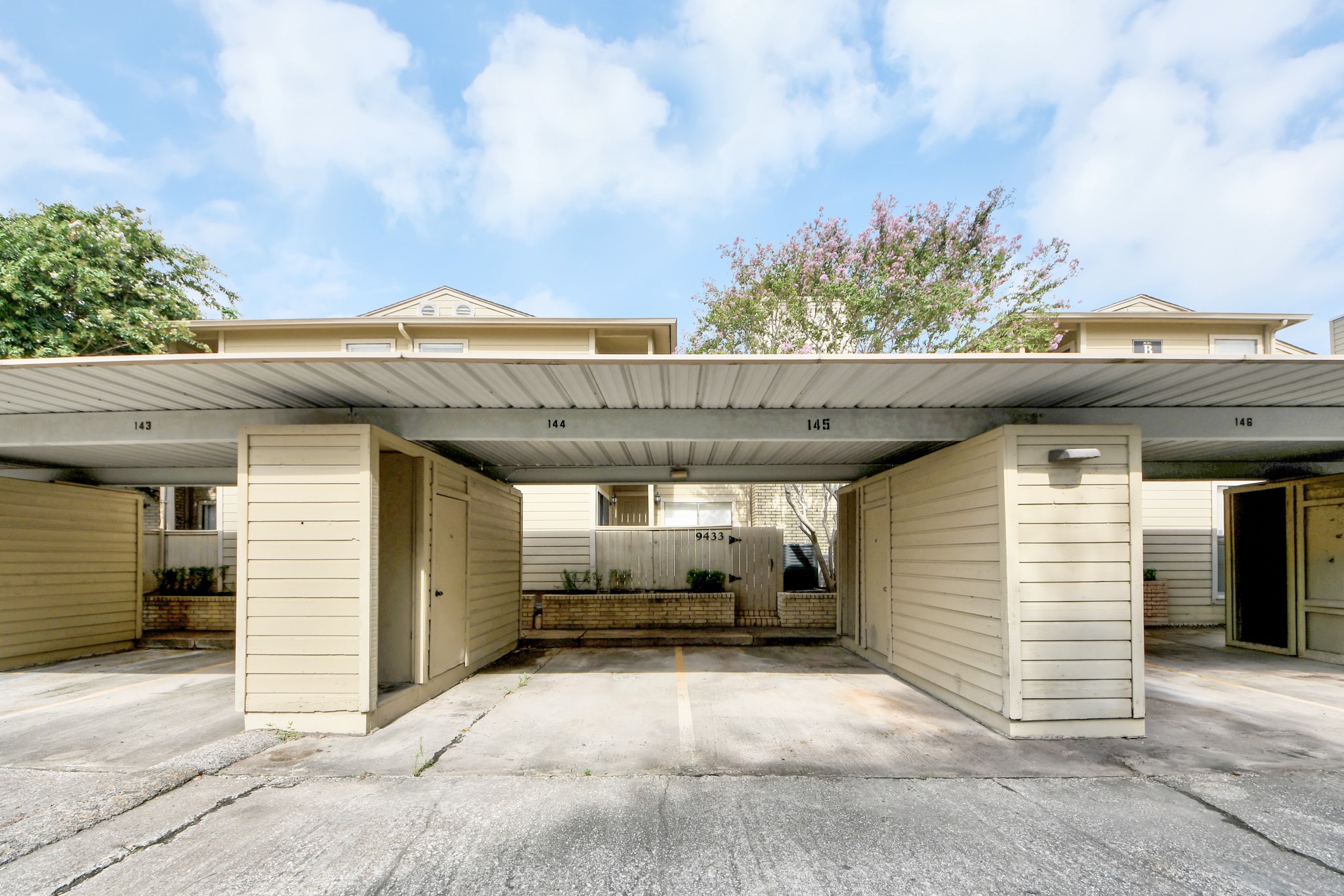 9433 Pagewood Ln Property Photo 1