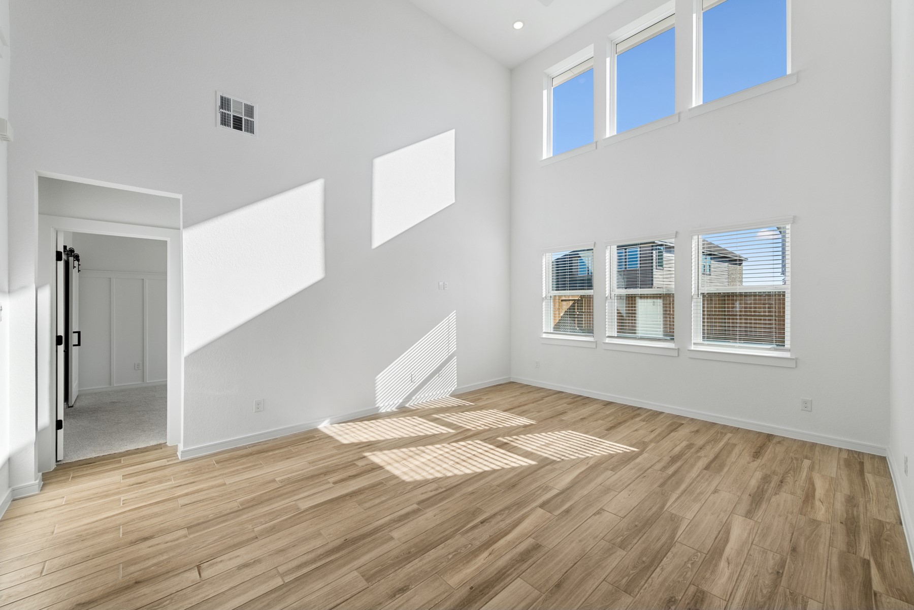29447 Oaklawn View Drive Property Photo 8
