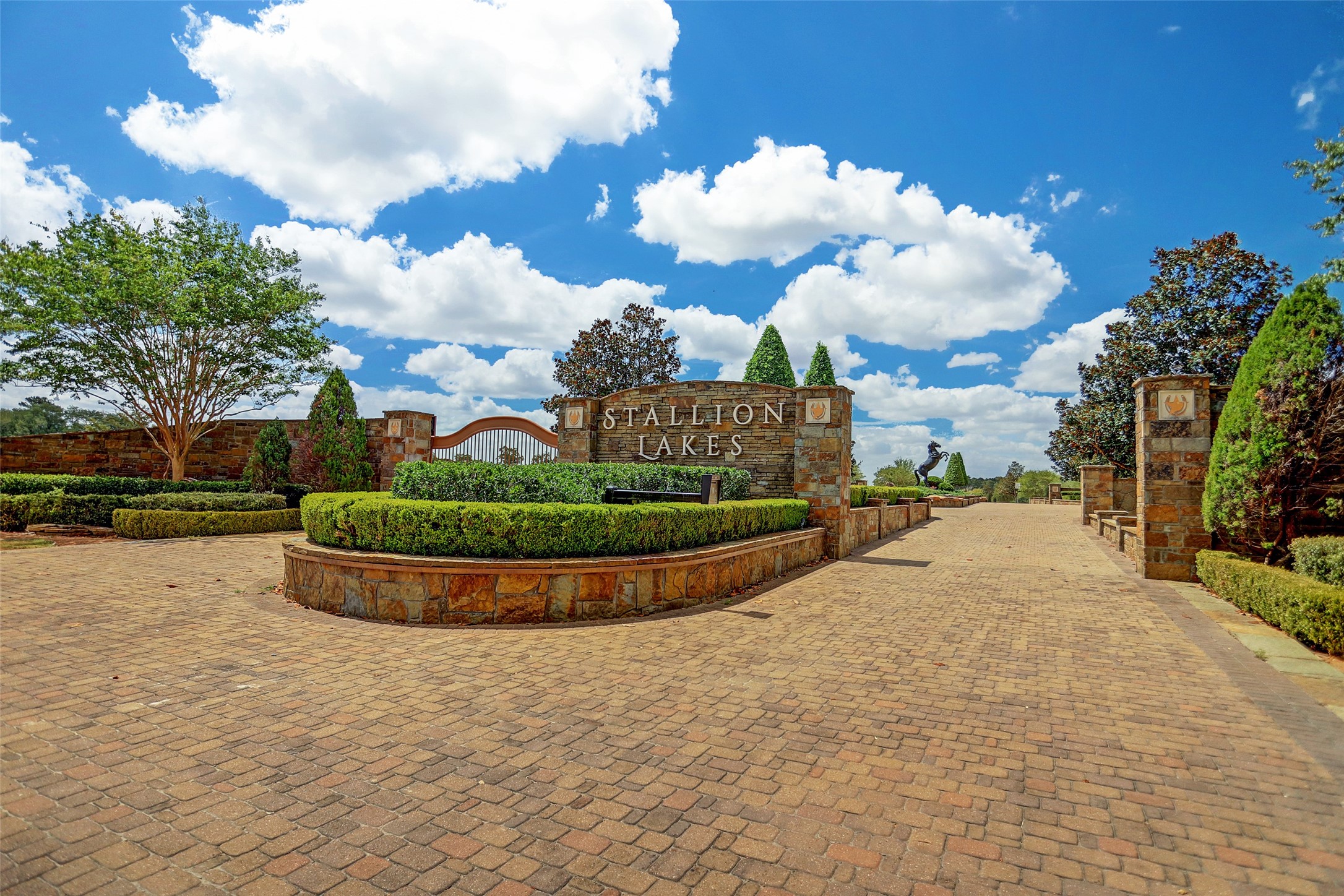 2307 Iris Cove Court Property Photo 14