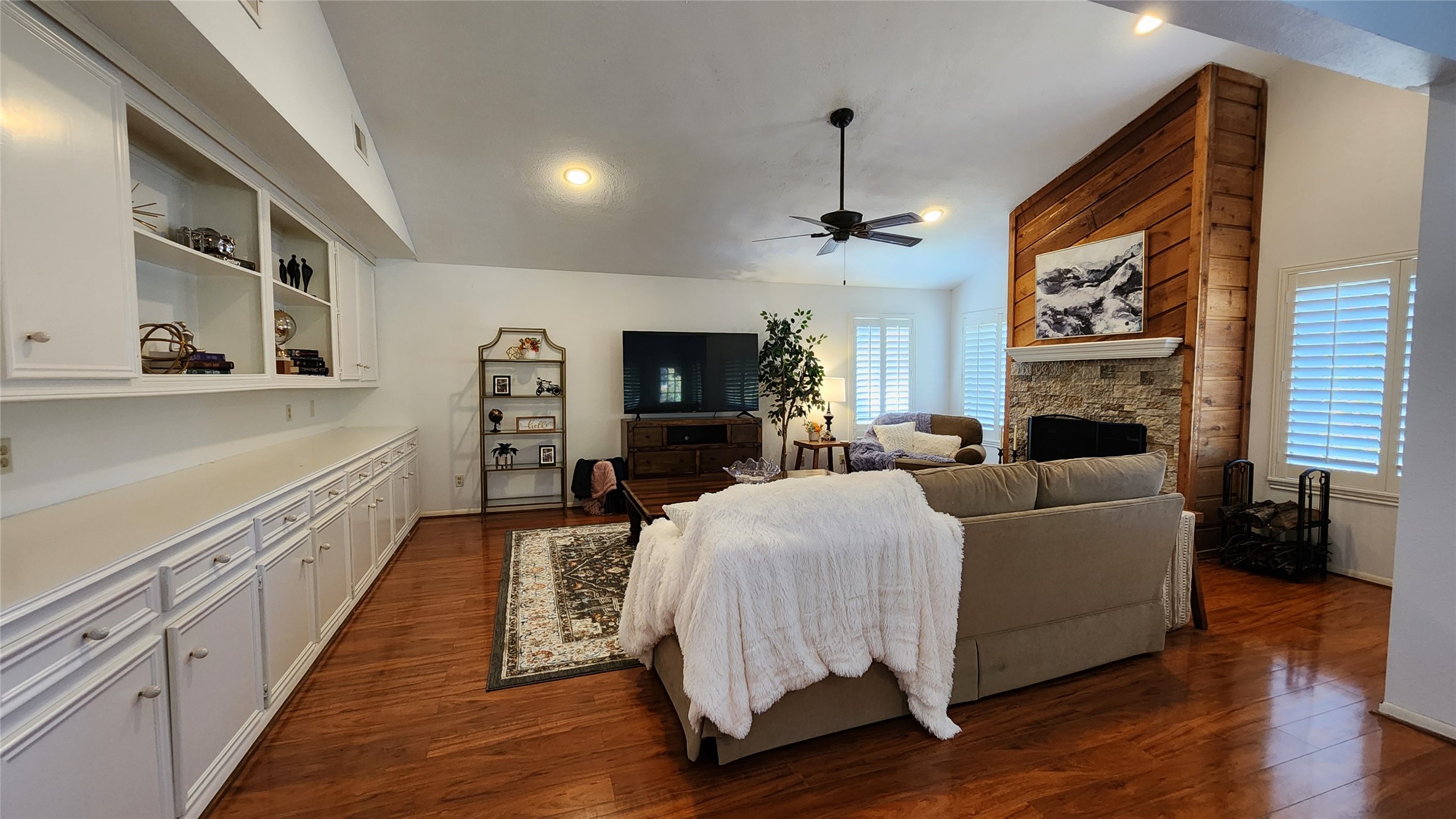 3211 Meadowlark Lane Property Photo 1