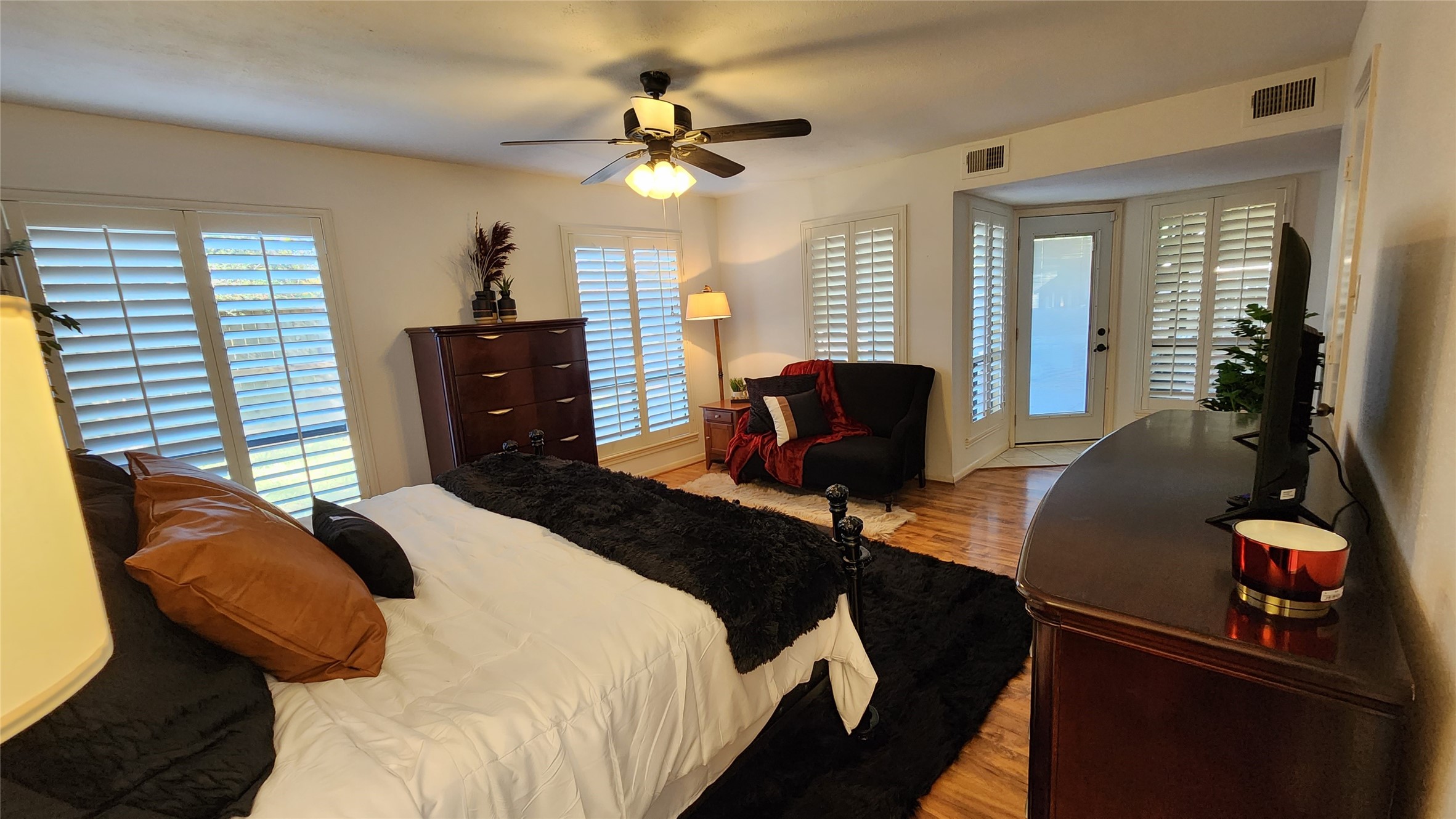 3211 Meadowlark Lane Property Photo 6
