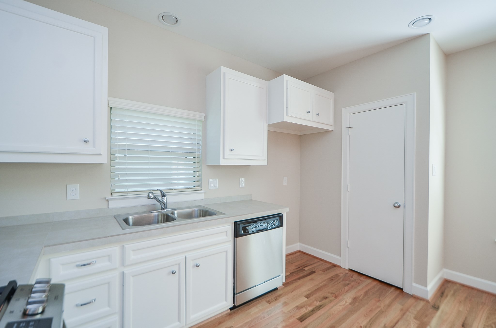 924 E 39th Street Property Photo 12