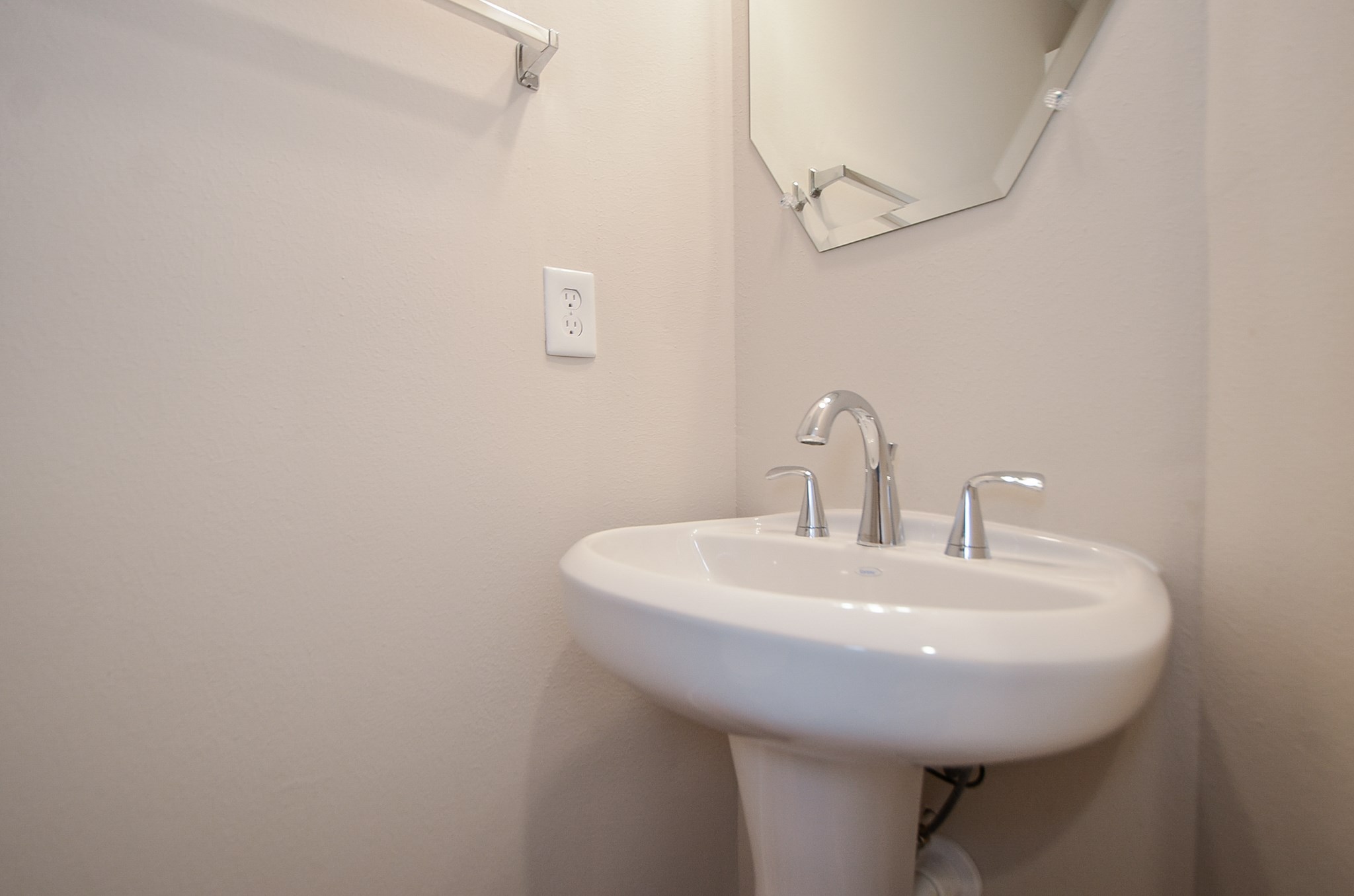 924 E 39th Street Property Photo 15