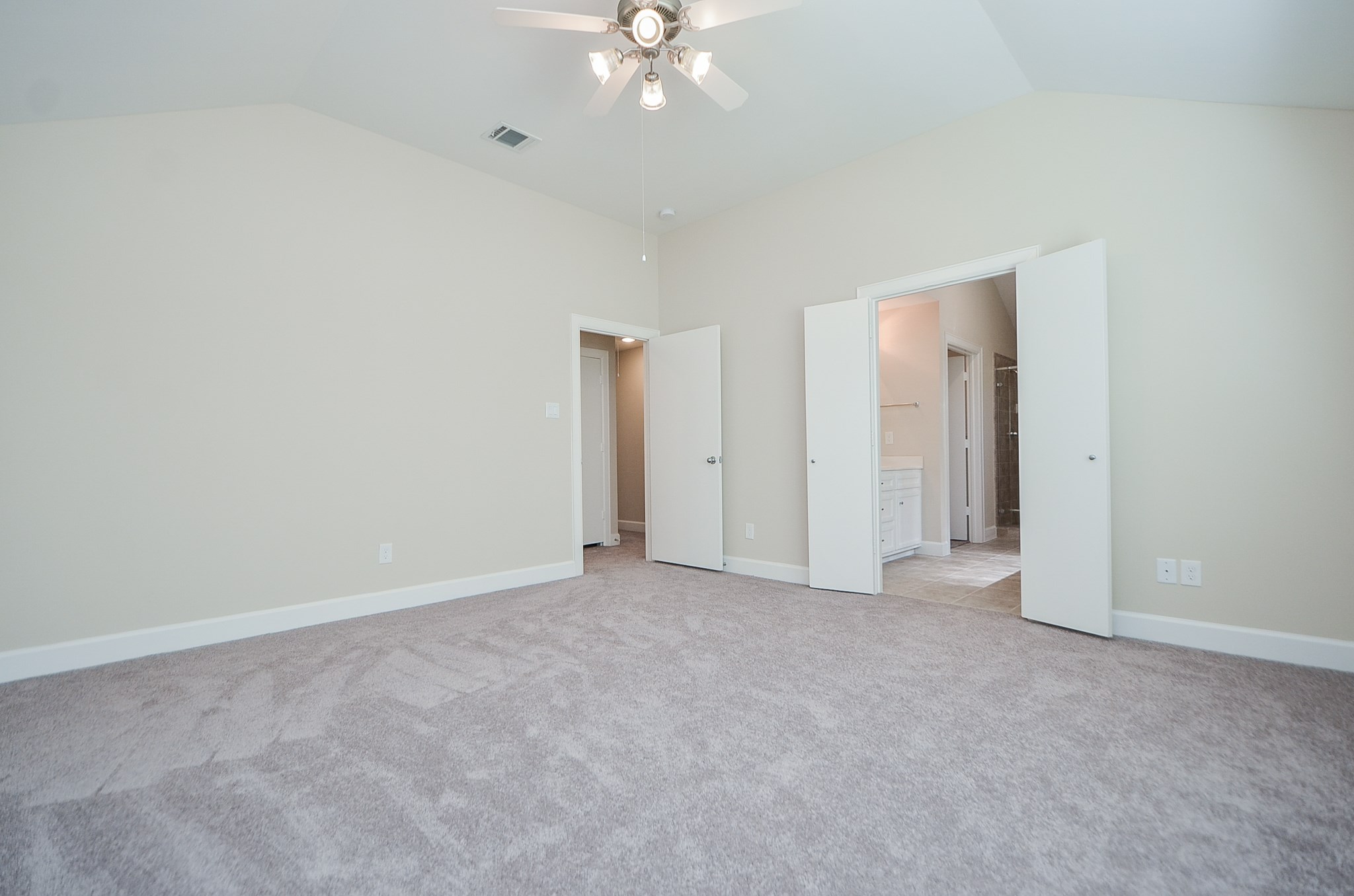 924 E 39th Street Property Photo 17
