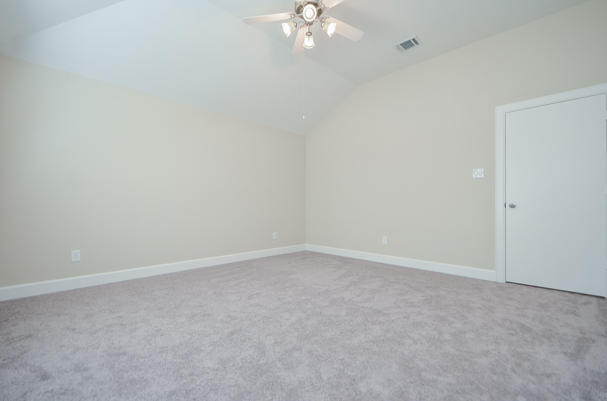 924 E 39th Street Property Photo 18