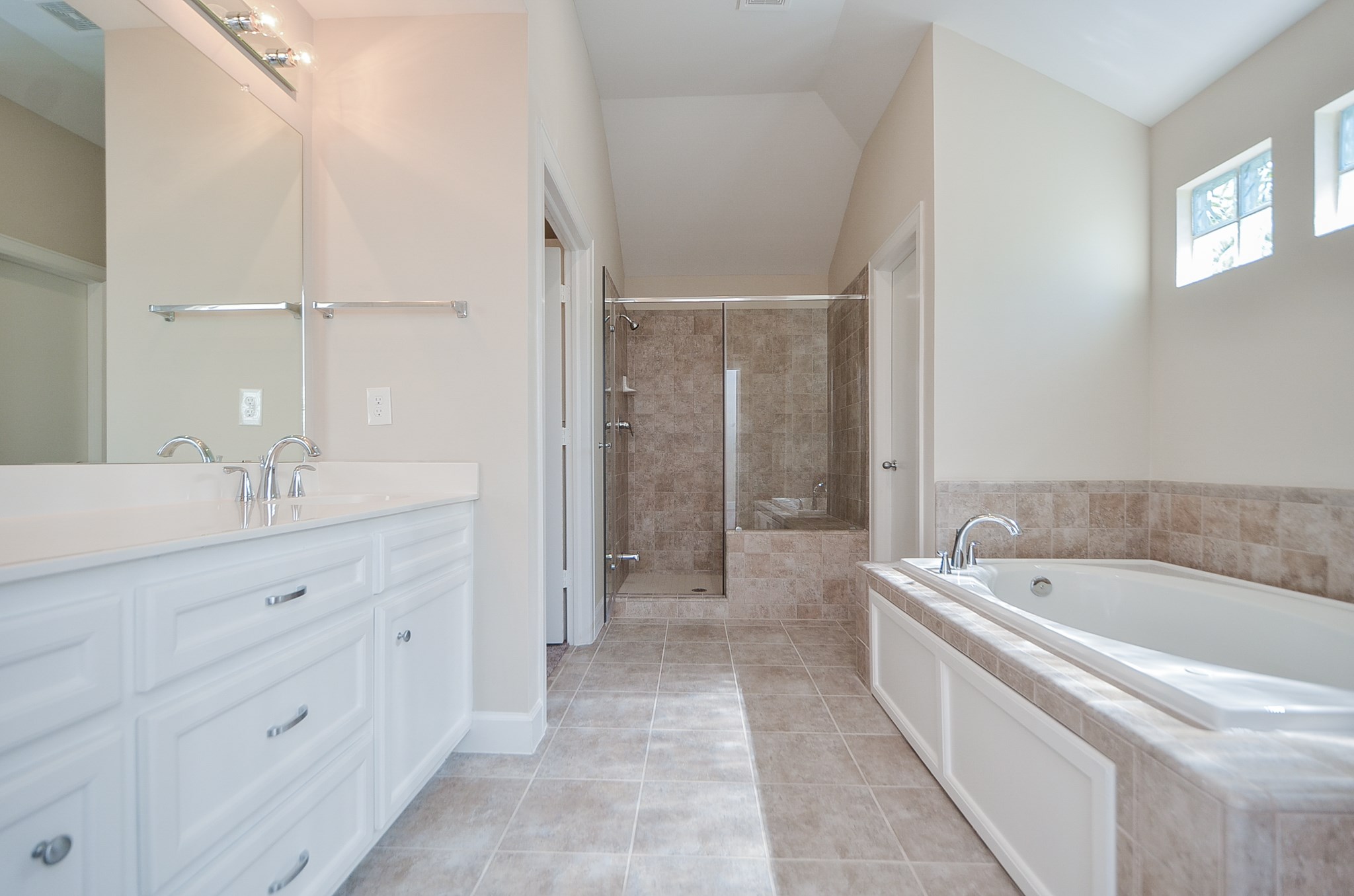 924 E 39th Street Property Photo 20