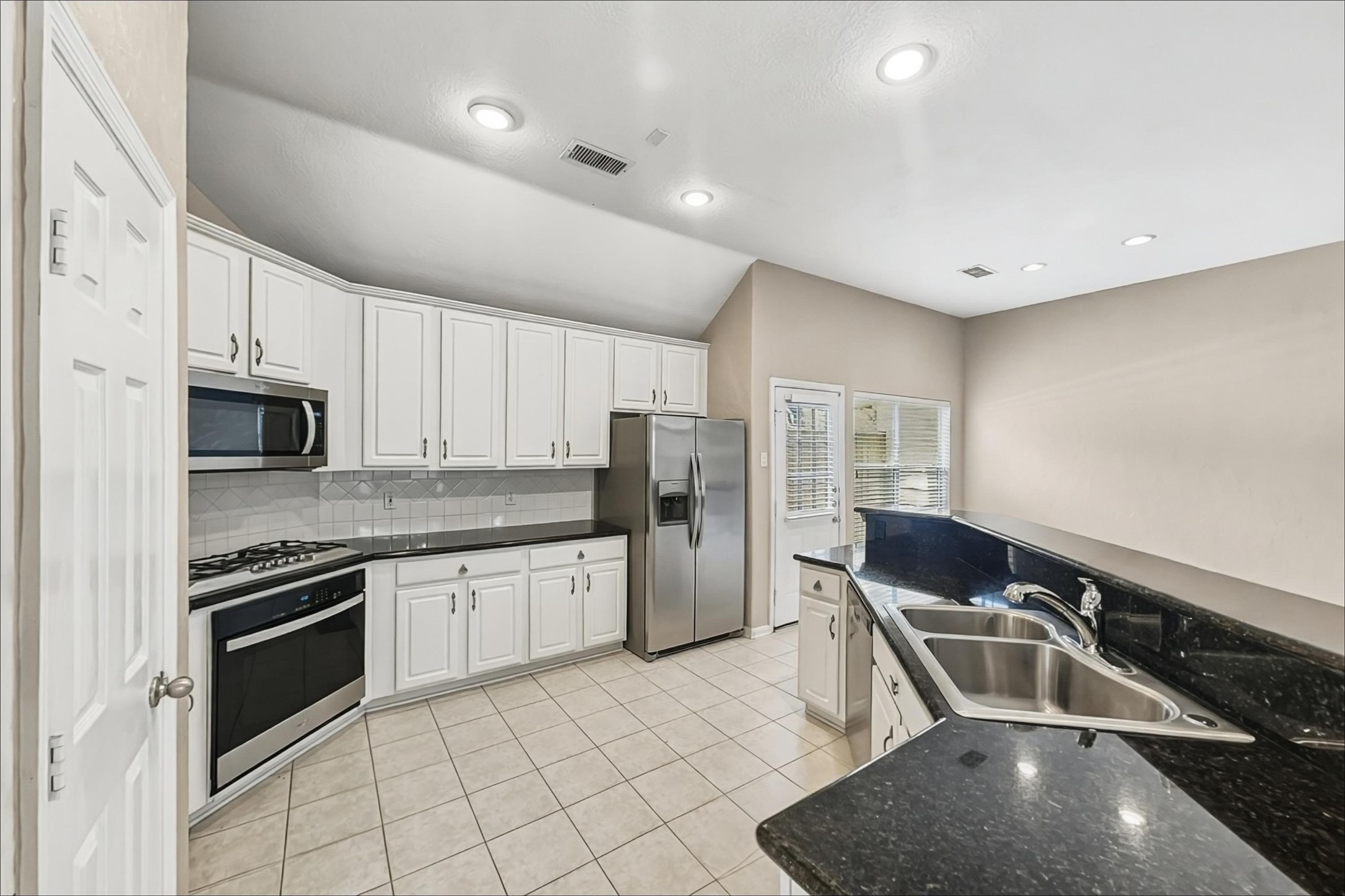 5 Paddock Pines Place Property Photo 2