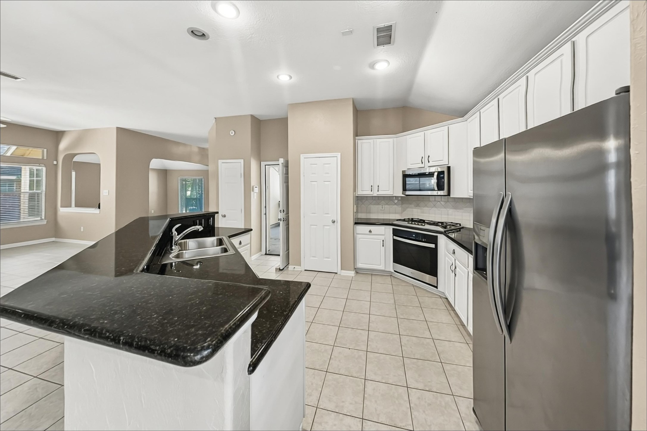 5 Paddock Pines Place Property Photo 3