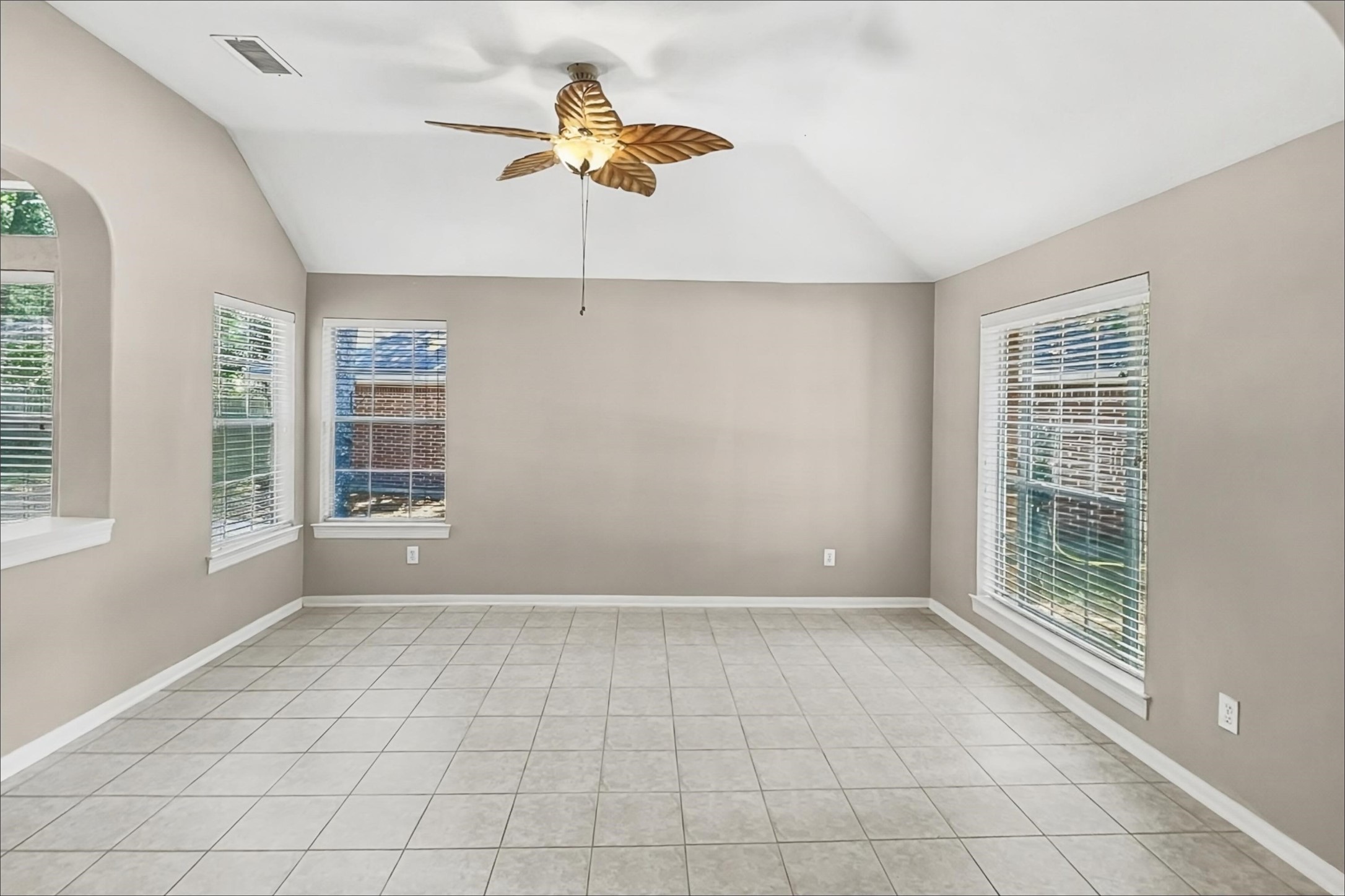 5 Paddock Pines Place Property Photo 8