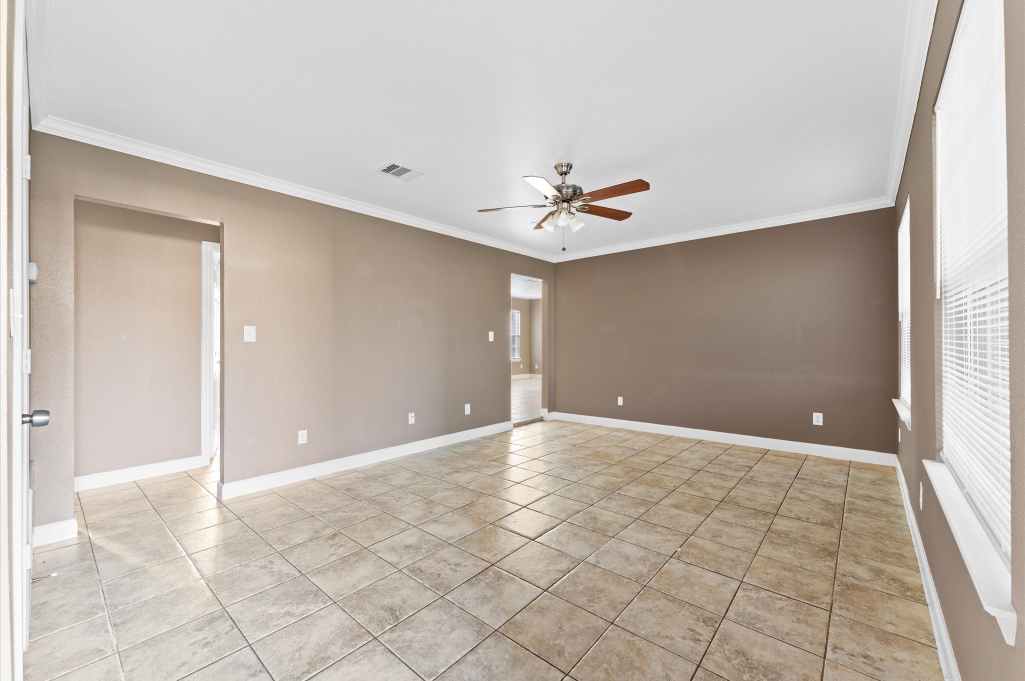 8914 Vinearbor Street Property Photo 4