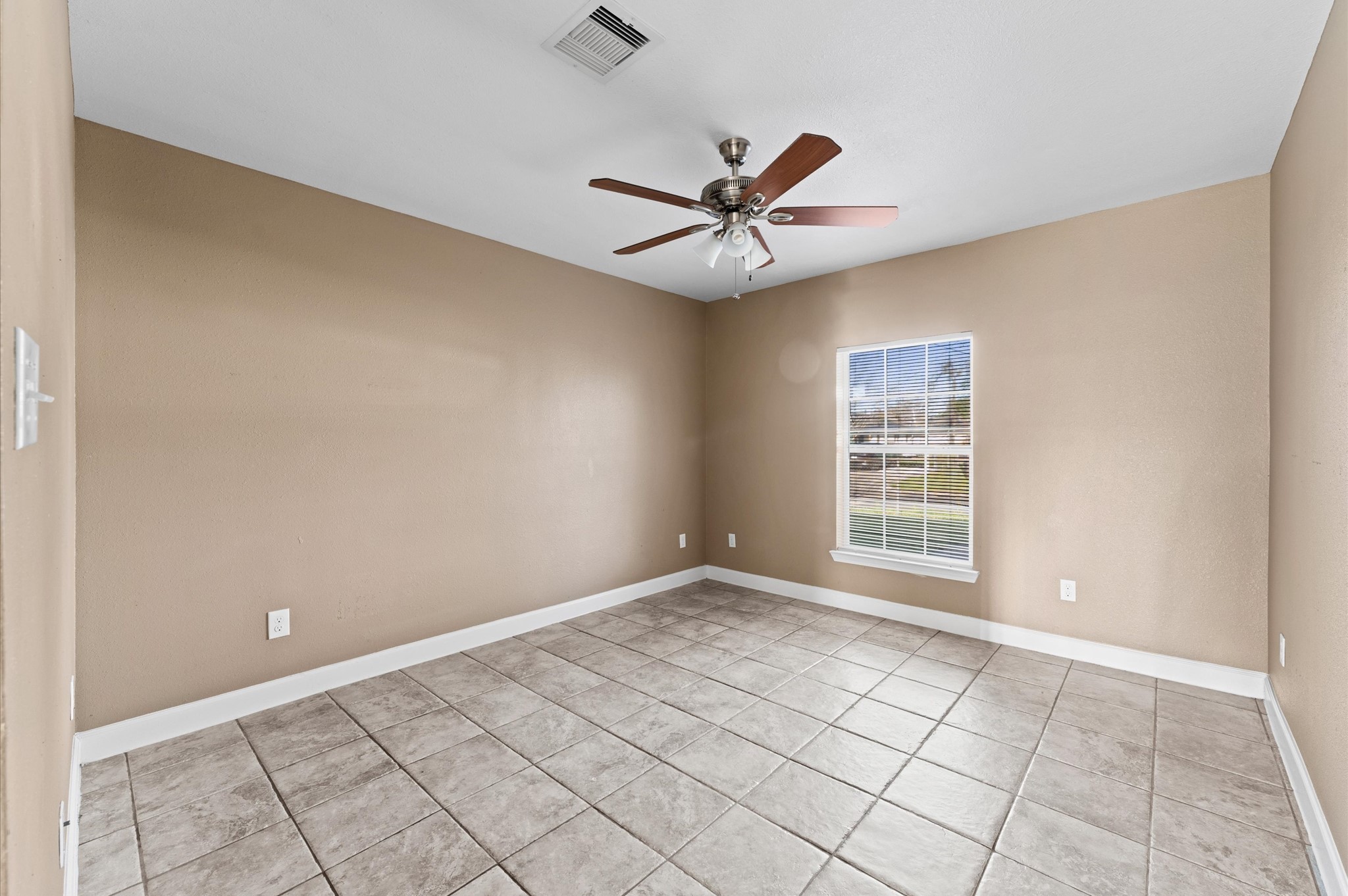 8914 Vinearbor Street Property Photo 5