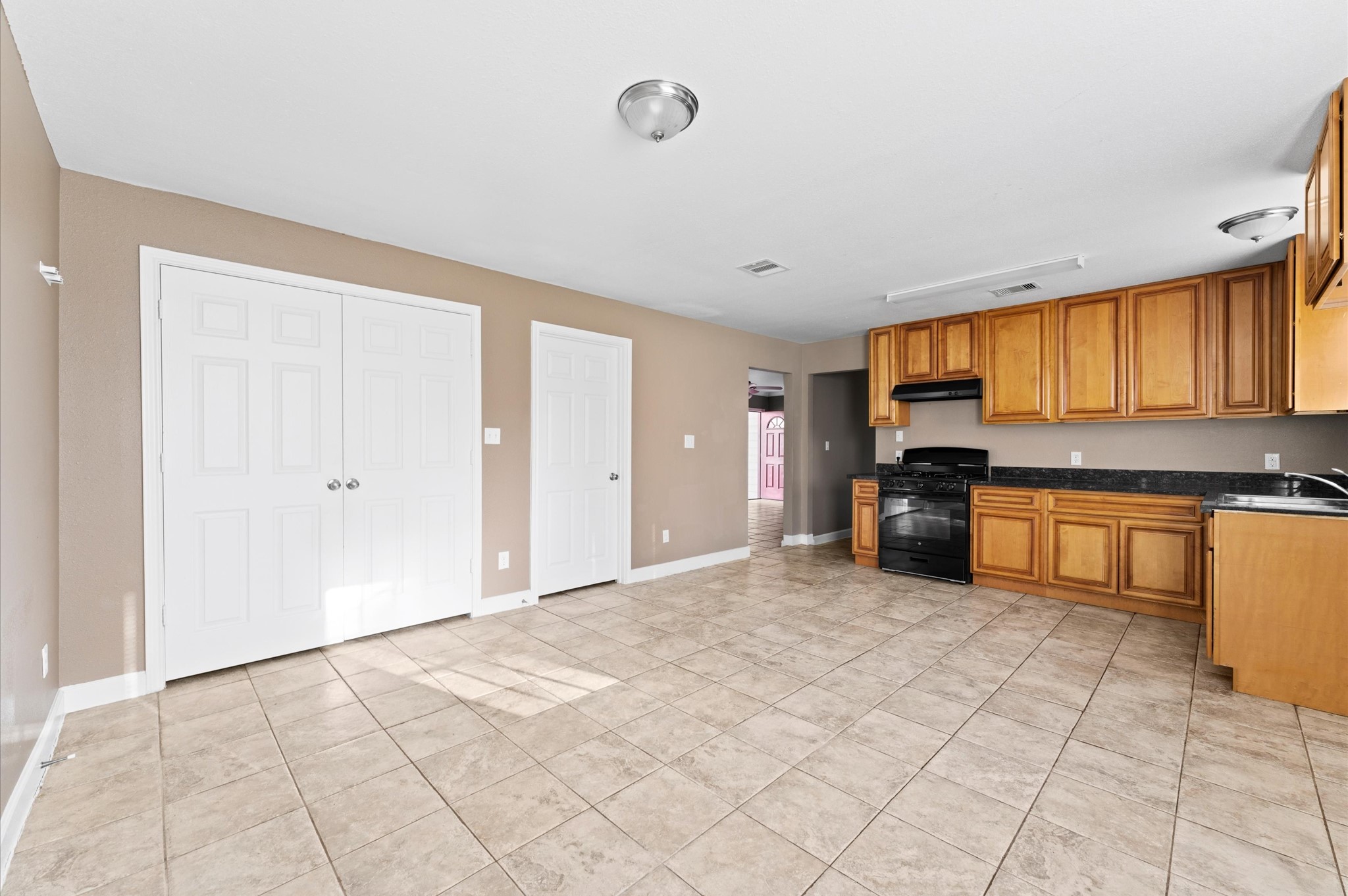8914 Vinearbor Street Property Photo 6