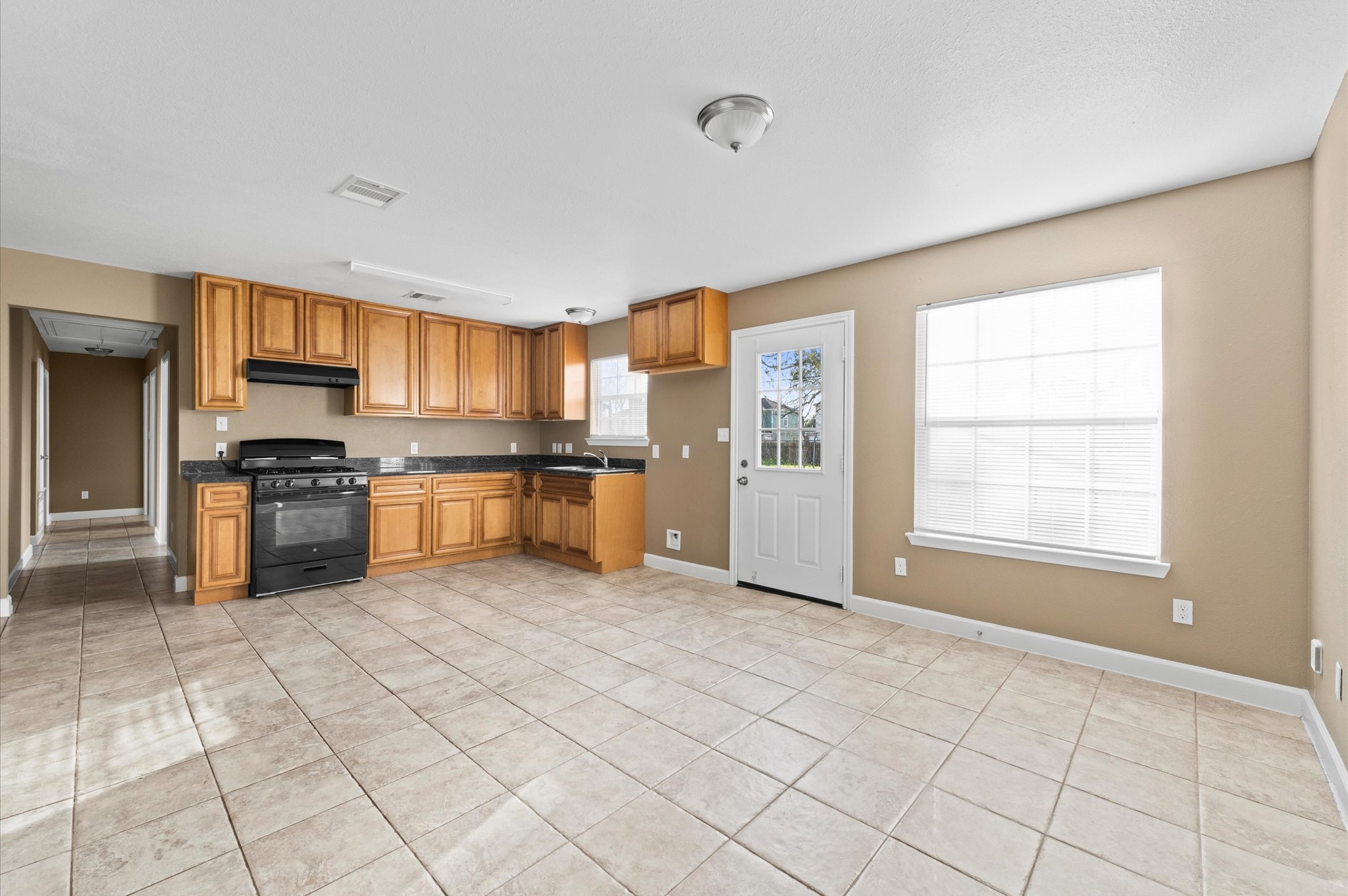 8914 Vinearbor Street Property Photo 7