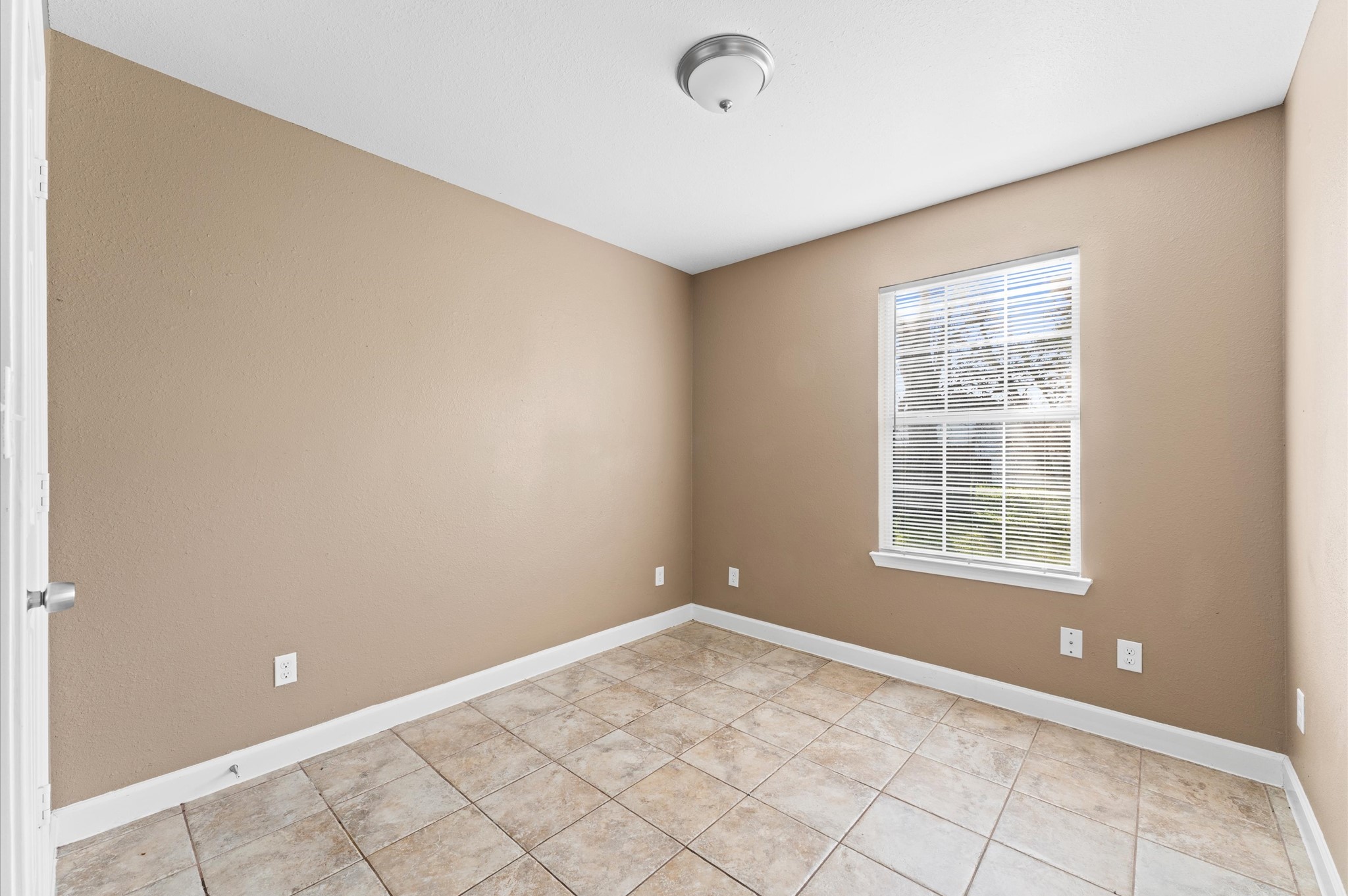 8914 Vinearbor Street Property Photo 10