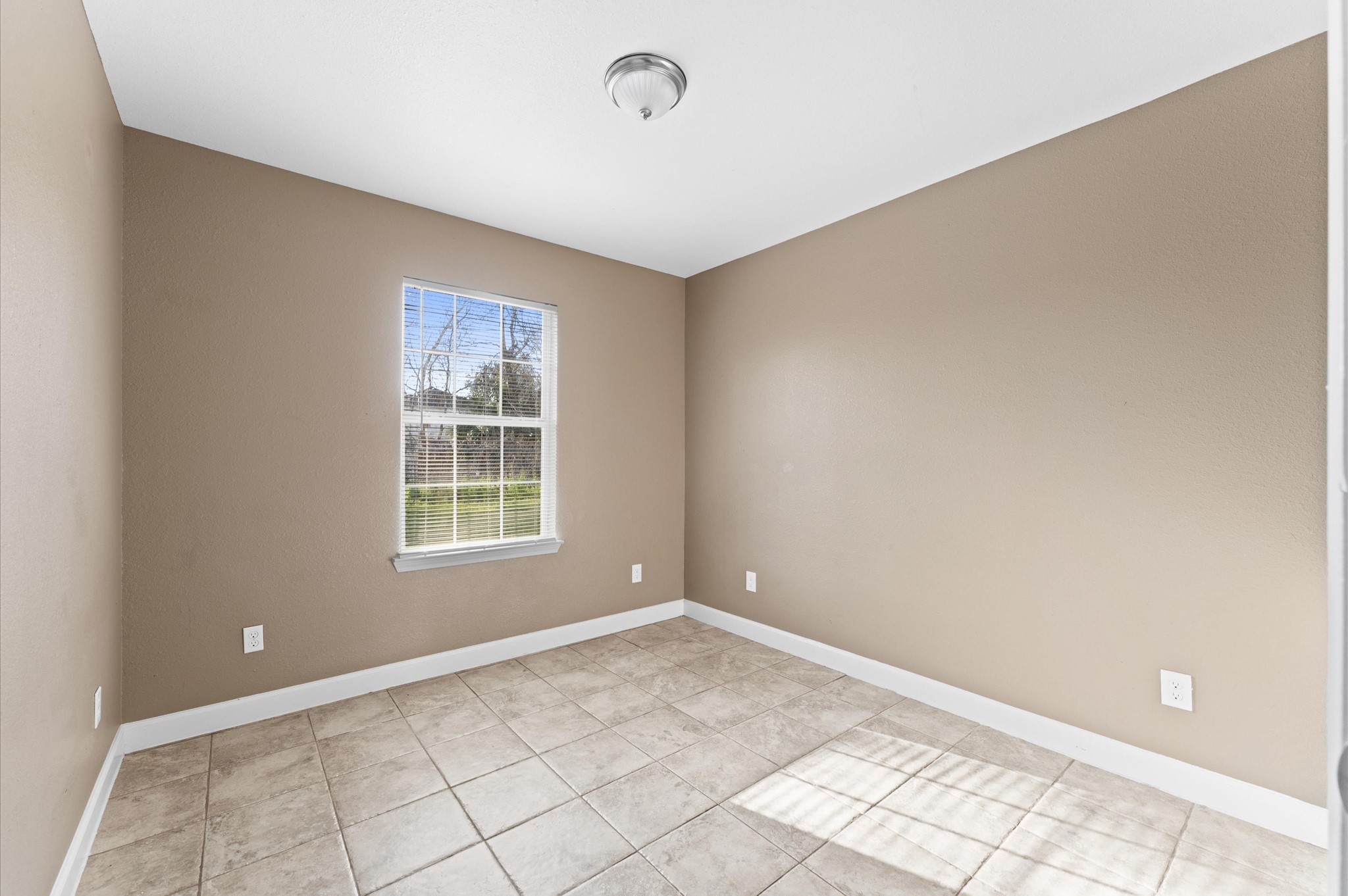 8914 Vinearbor Street Property Photo 13