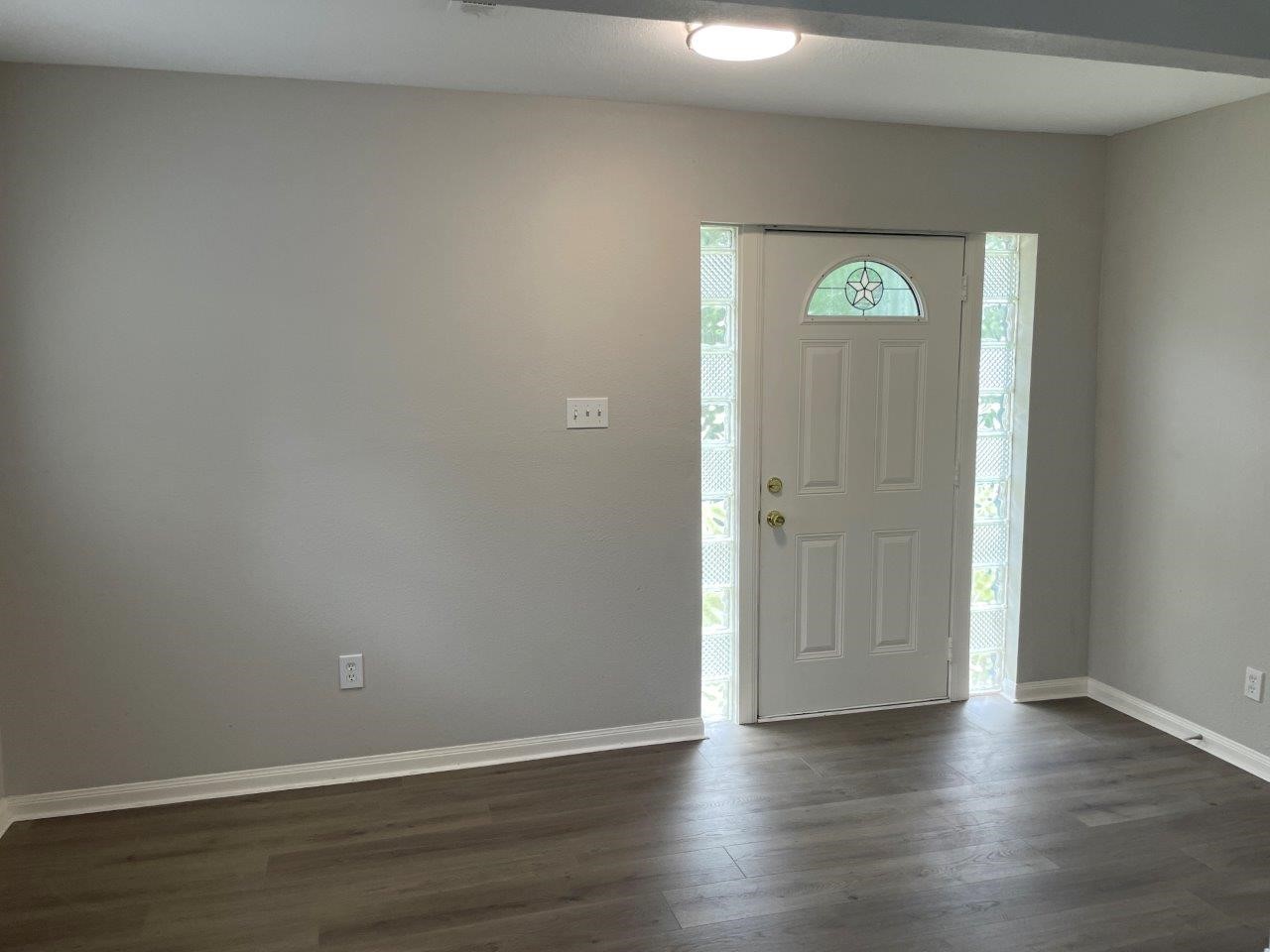 309 E Pine Street Property Photo 5