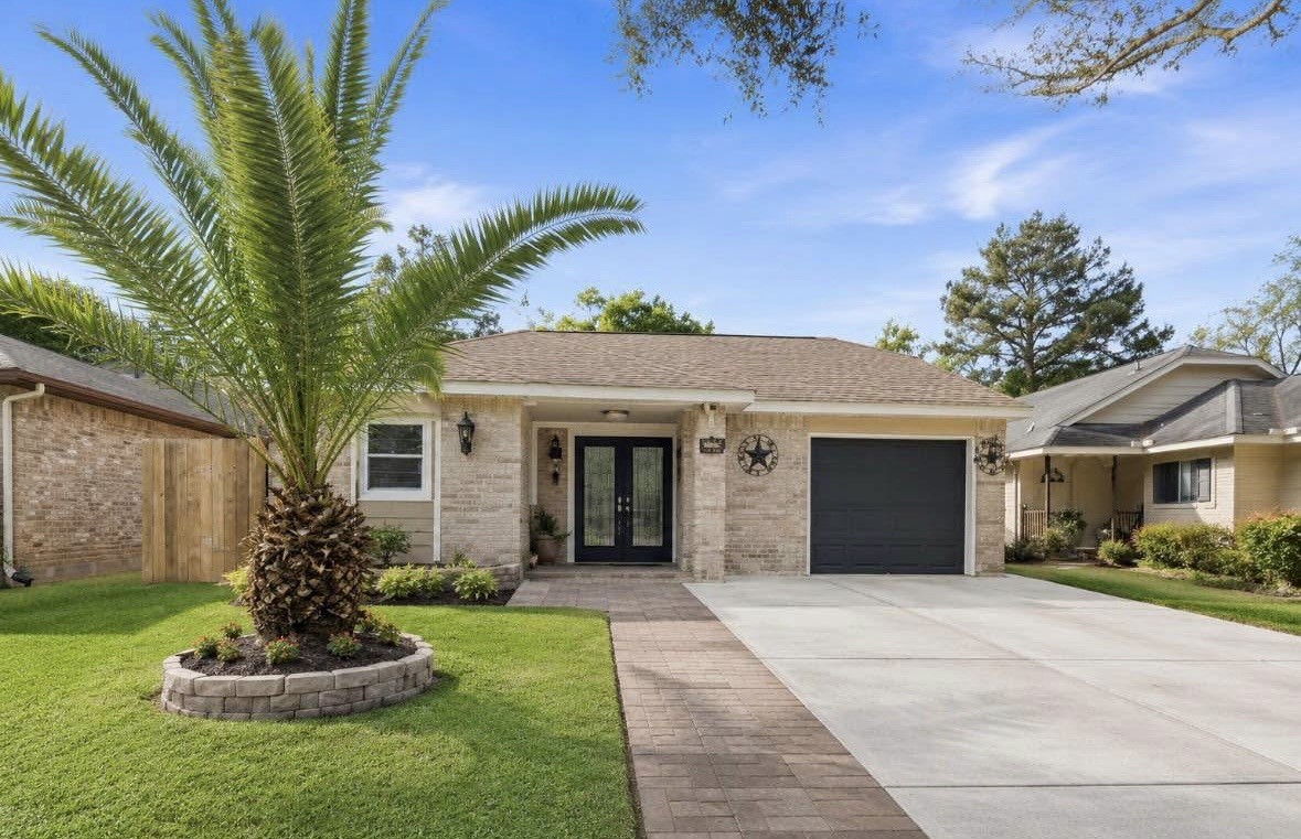 19433 Cypress Bay Property Photo 1