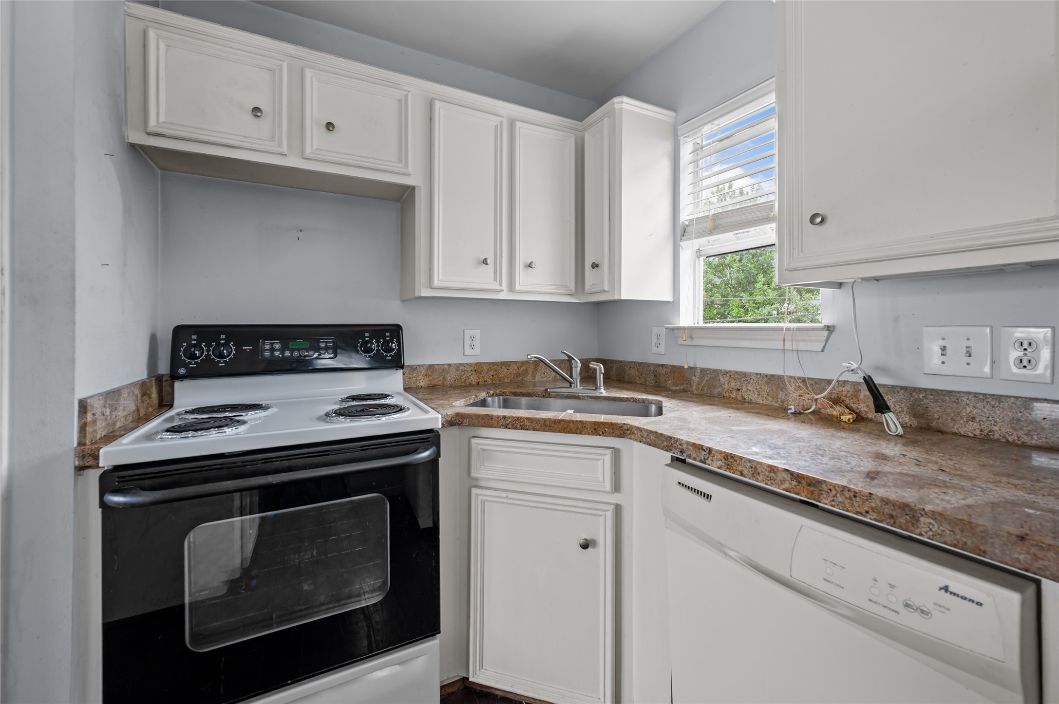 2142 Sul Ross A Property Photo 14