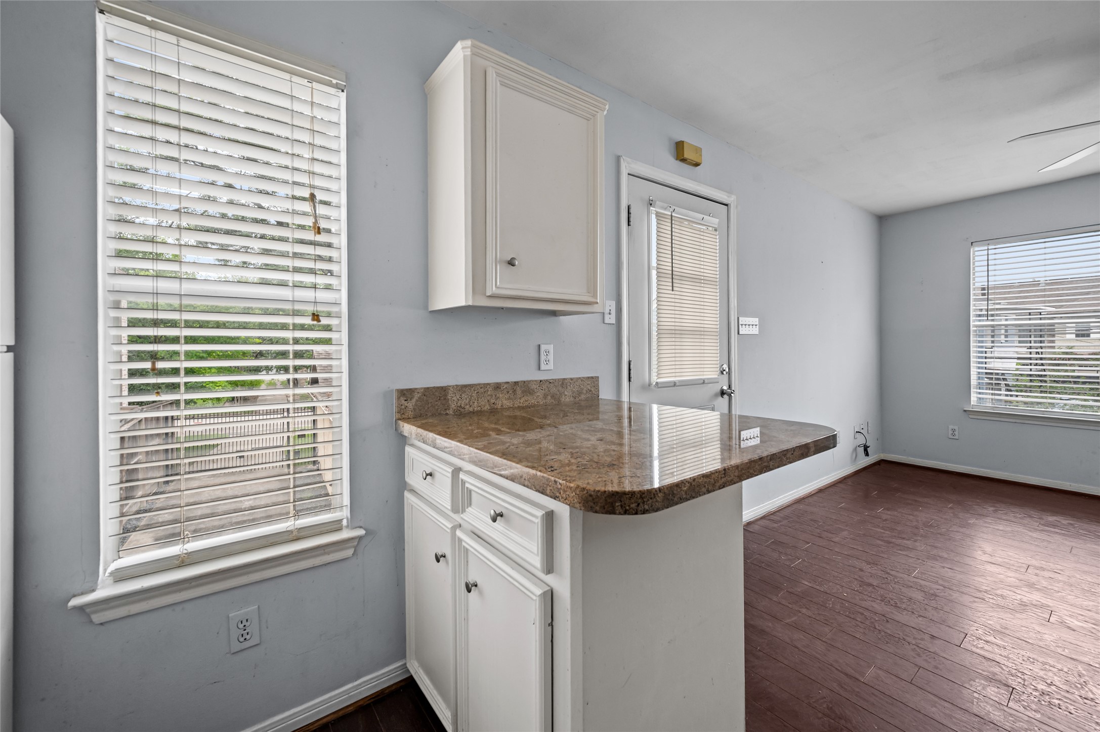 2142 Sul Ross A Property Photo 15
