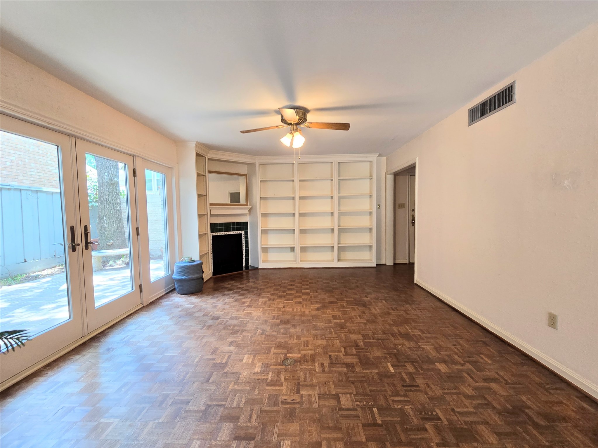 12 Kings Row Property Photo 37