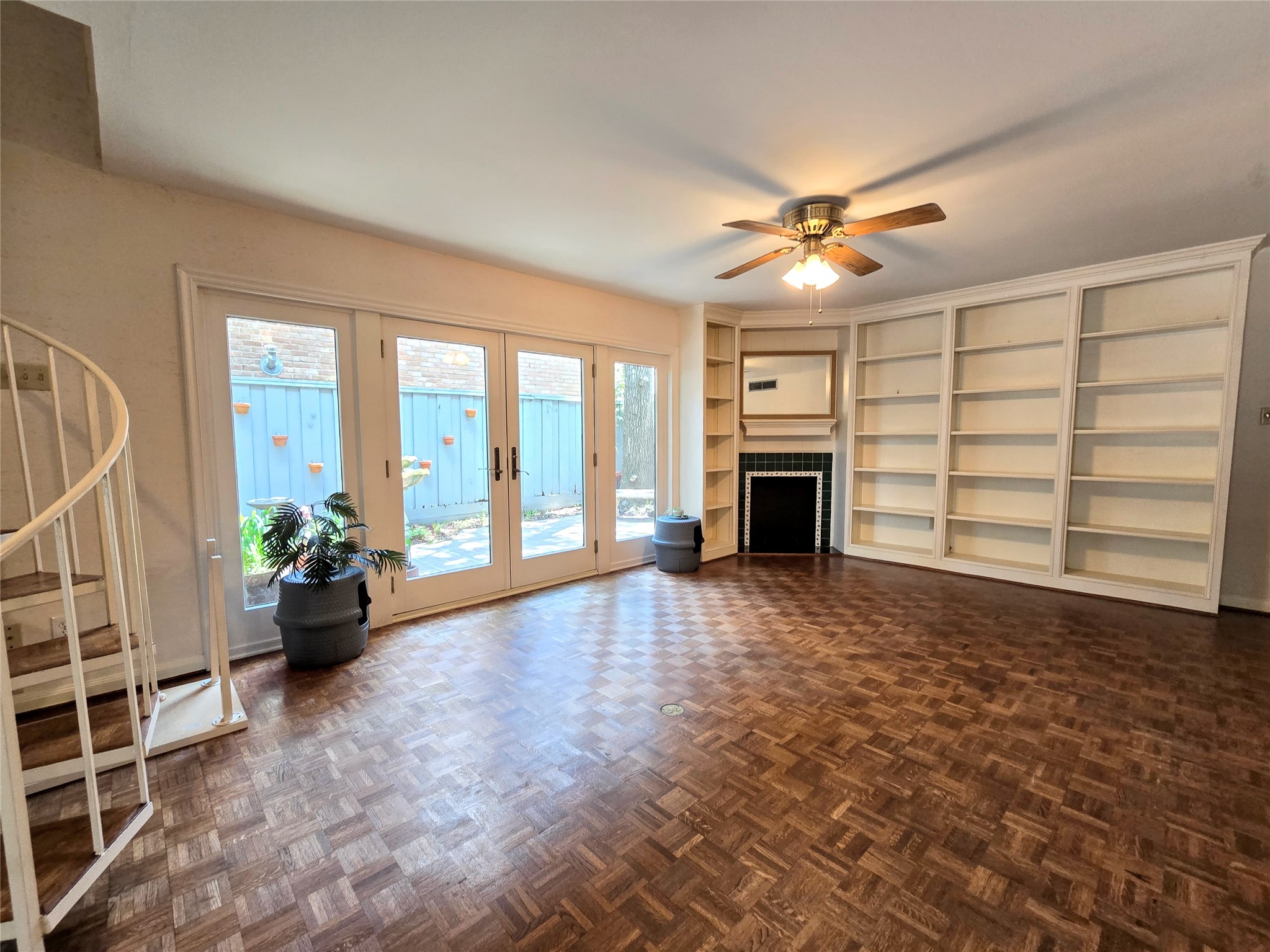 12 Kings Row Property Photo 38