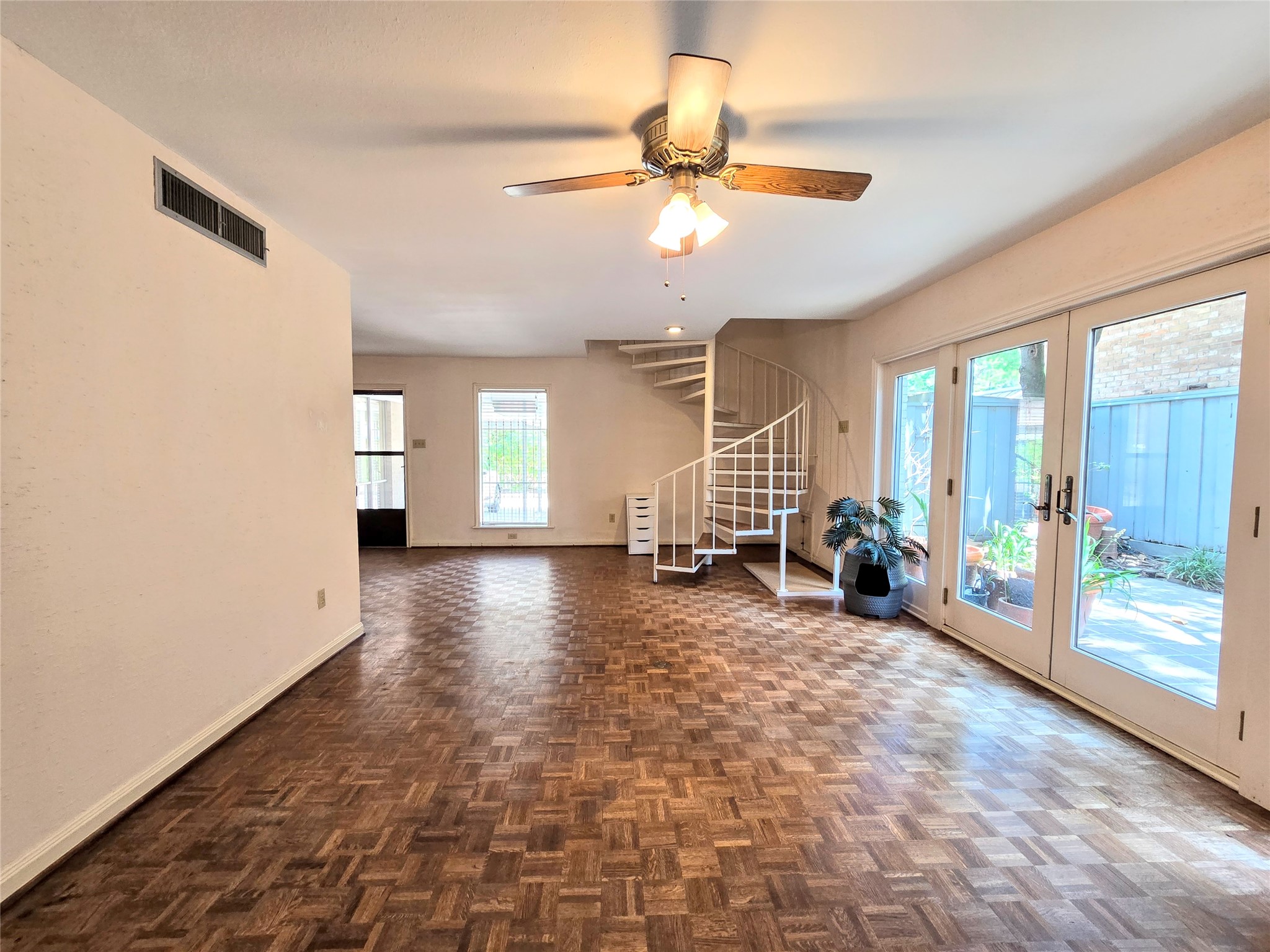 12 Kings Row Property Photo 39