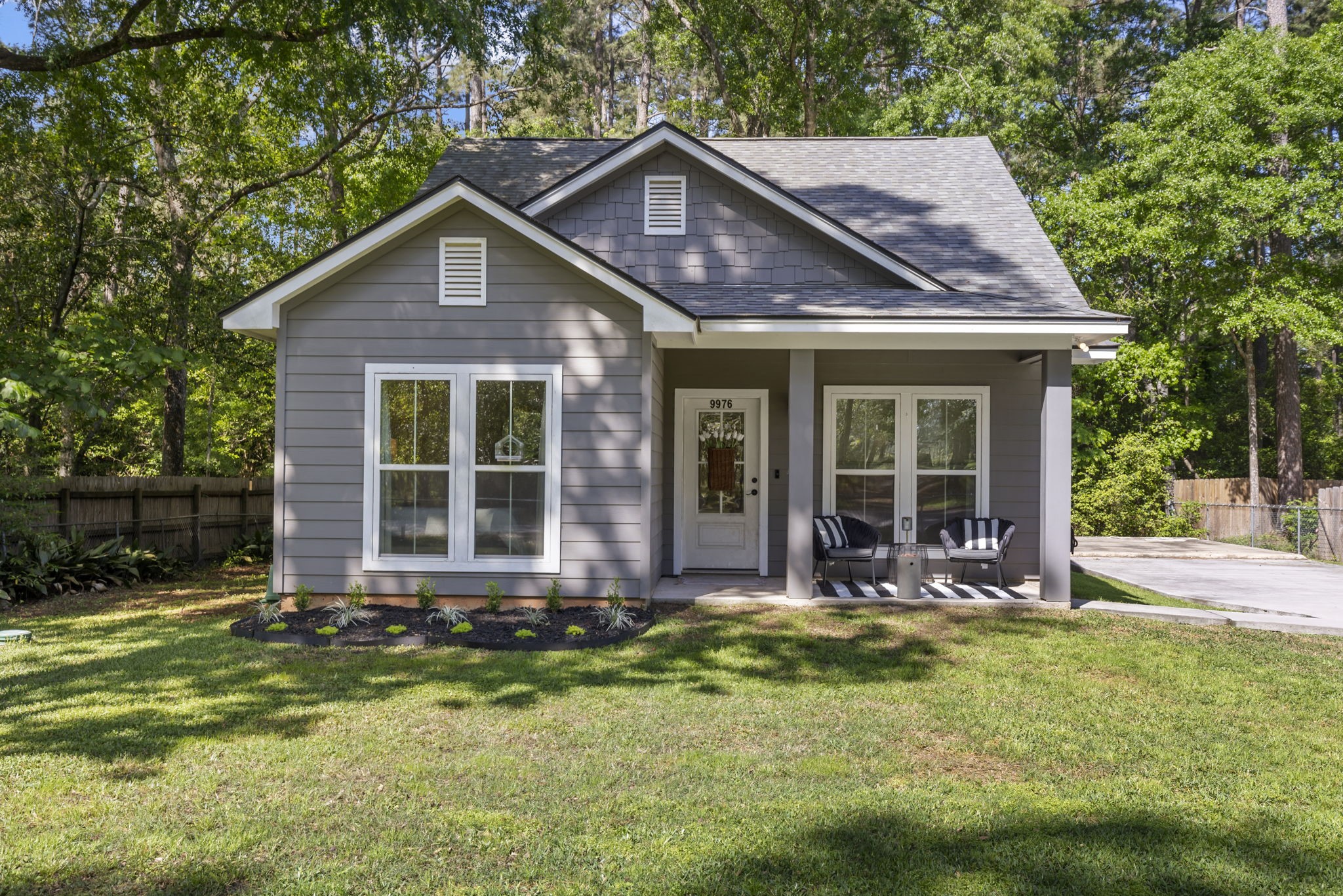 9976 Pine Point Drive Property Photo 1