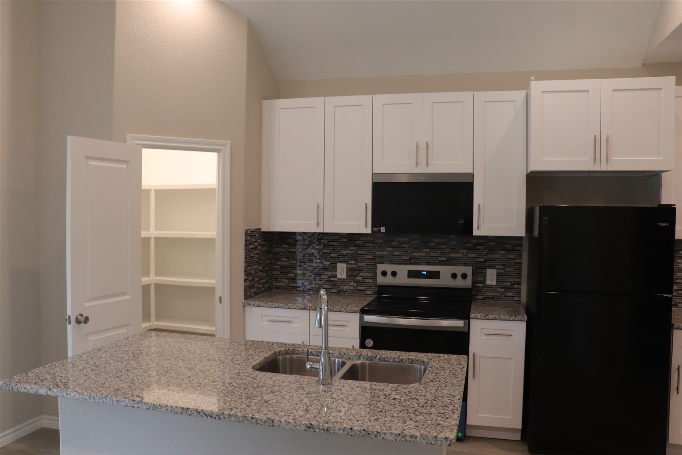 9810 Arbor Oak Property Photo 3