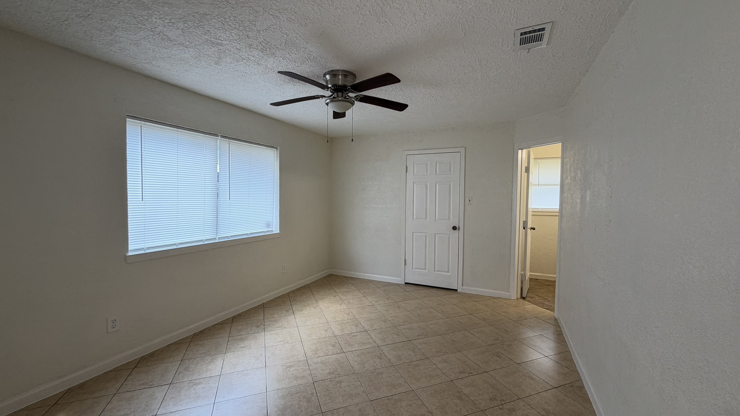 13102 Boyer Lane Property Photo 3