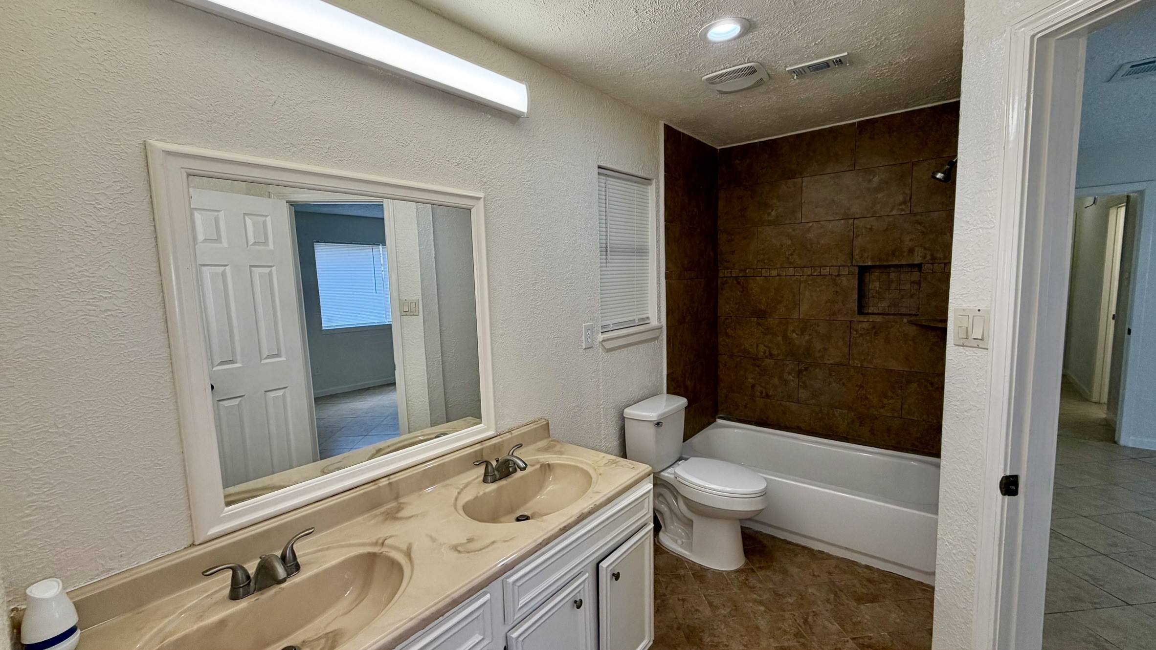 13102 Boyer Lane Property Photo 4