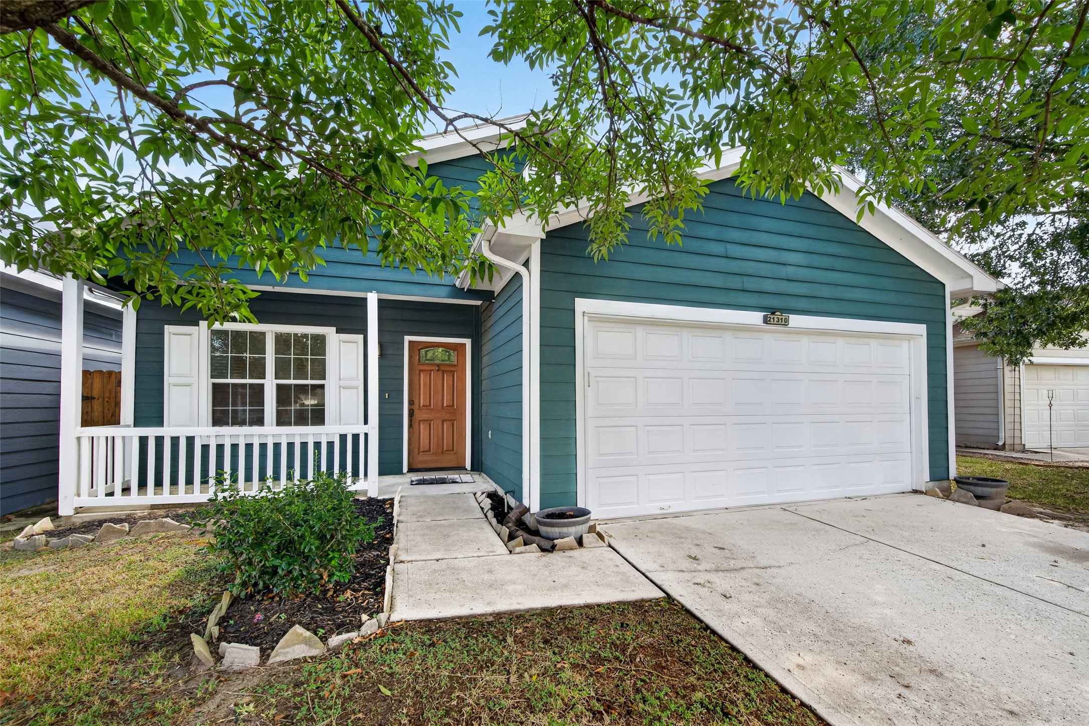 21310 Sweet Grass Lane Property Photo 3