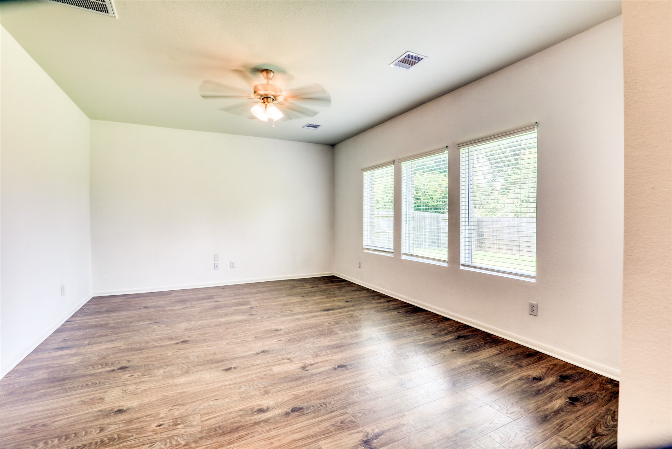 407 Magnolia Street Property Photo 11