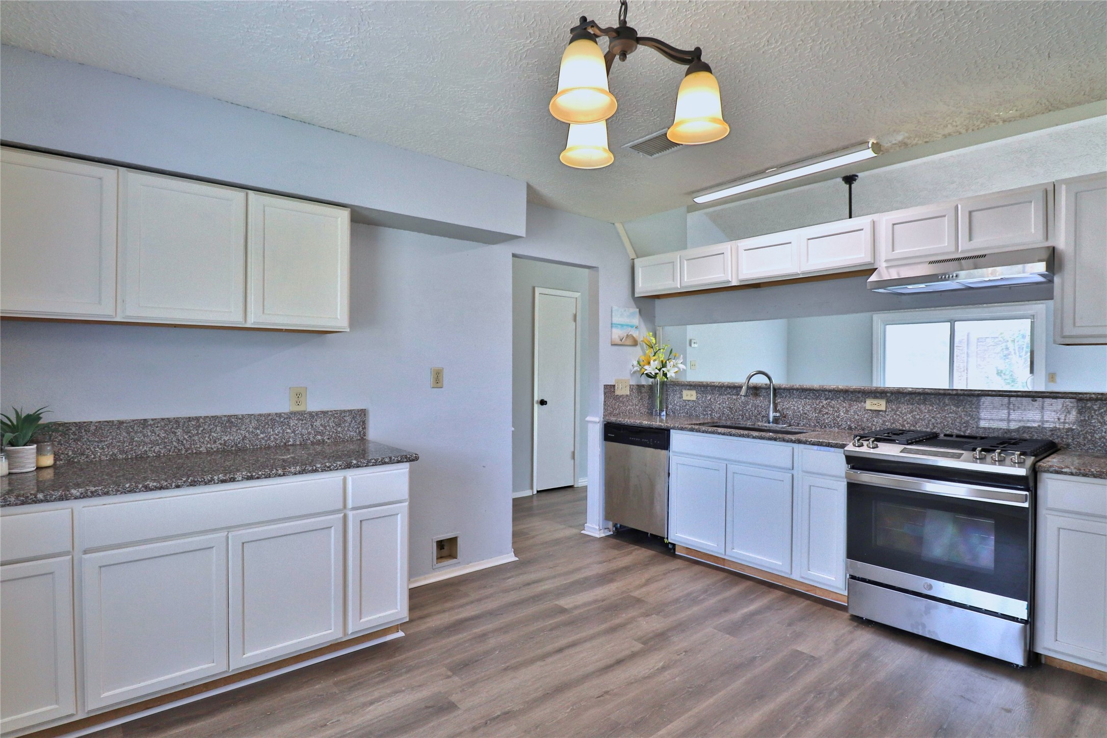 2706 S Brompton Drive Property Photo 1
