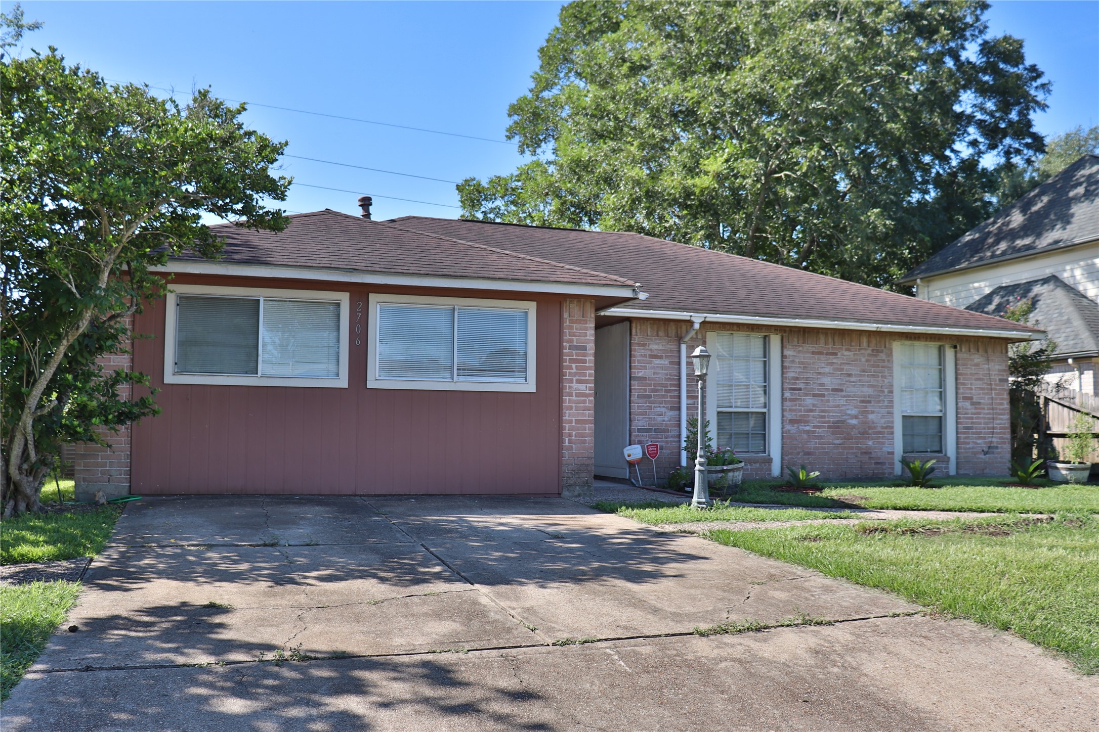 2706 S Brompton Drive Property Photo 2