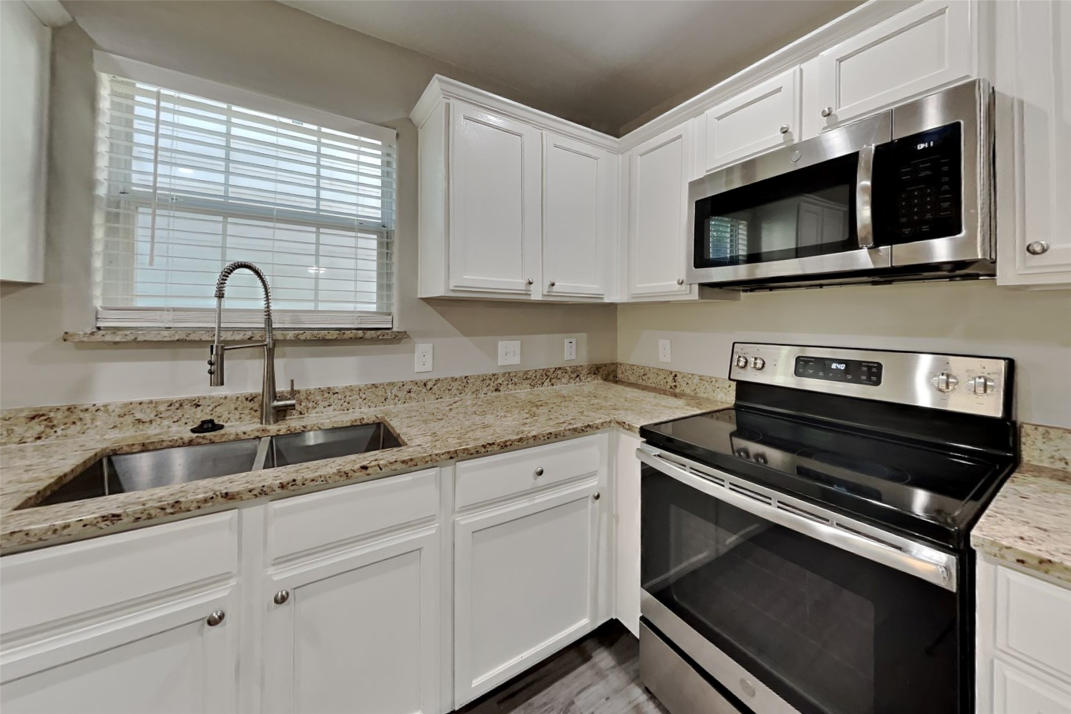 17007 Louetta Green Drive Property Photo 5
