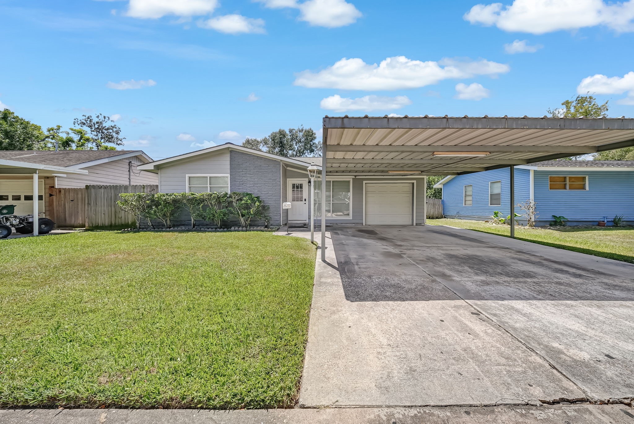3302 Longwood Drive Property Photo 1
