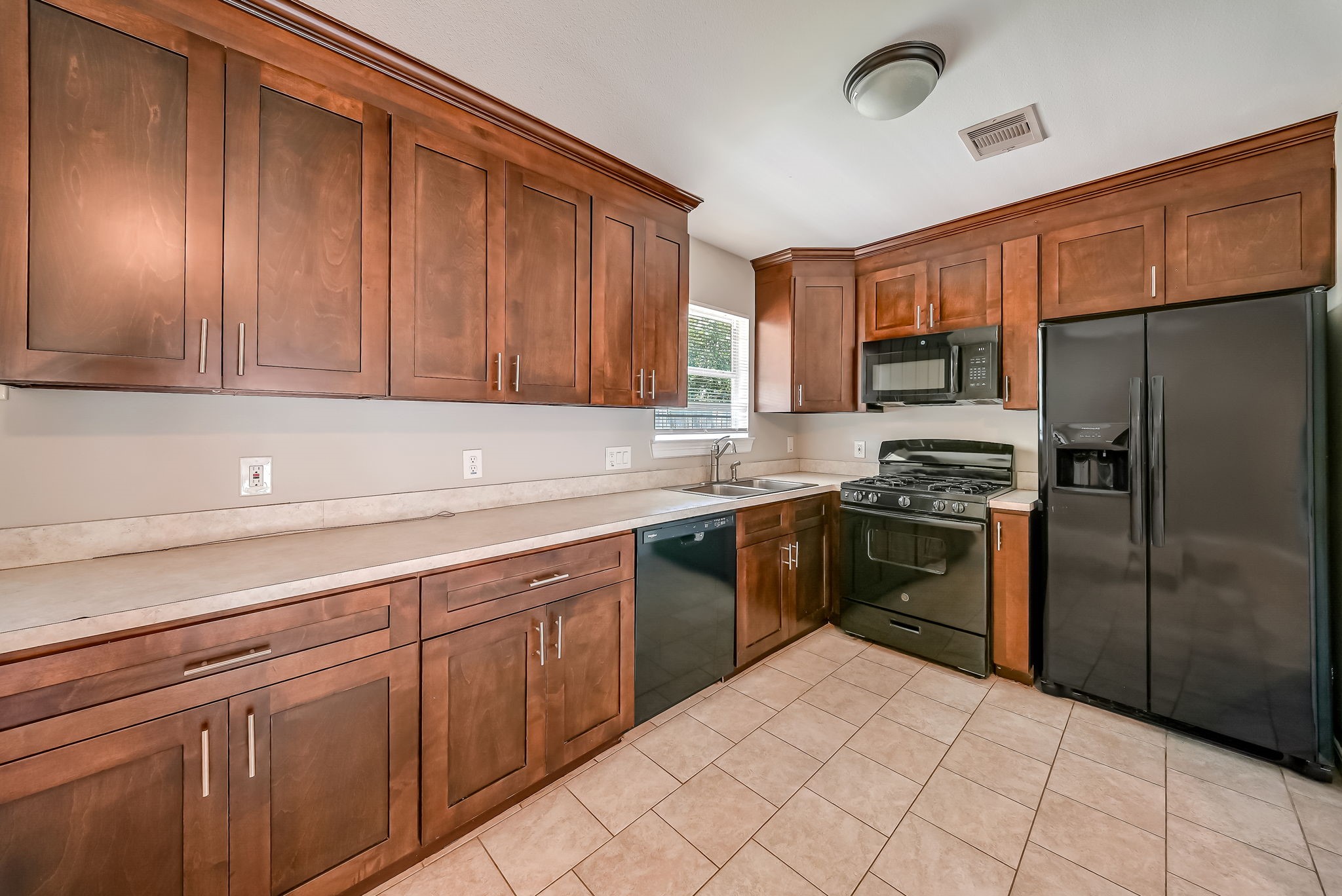 3302 Longwood Drive Property Photo 3