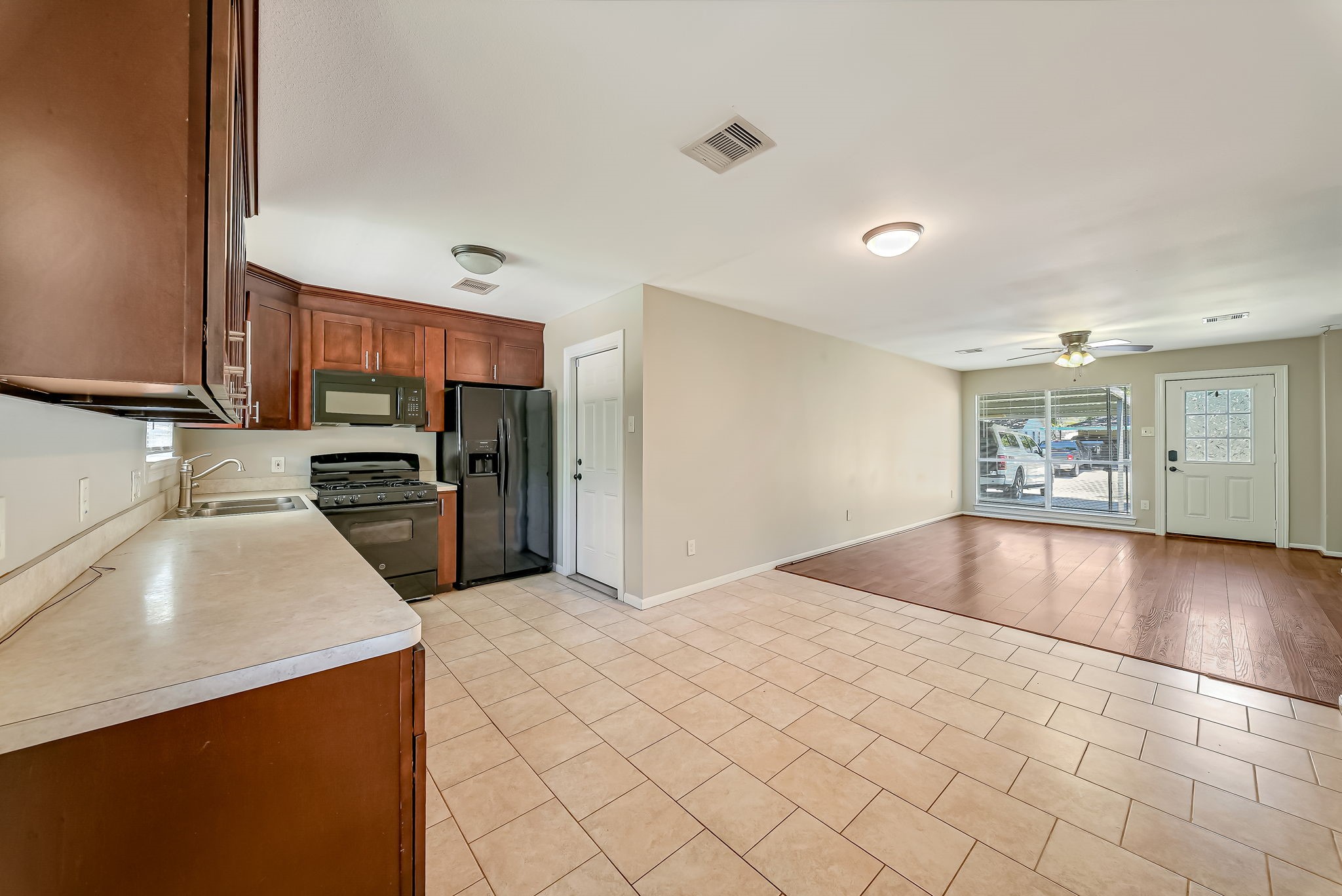 3302 Longwood Drive Property Photo 7