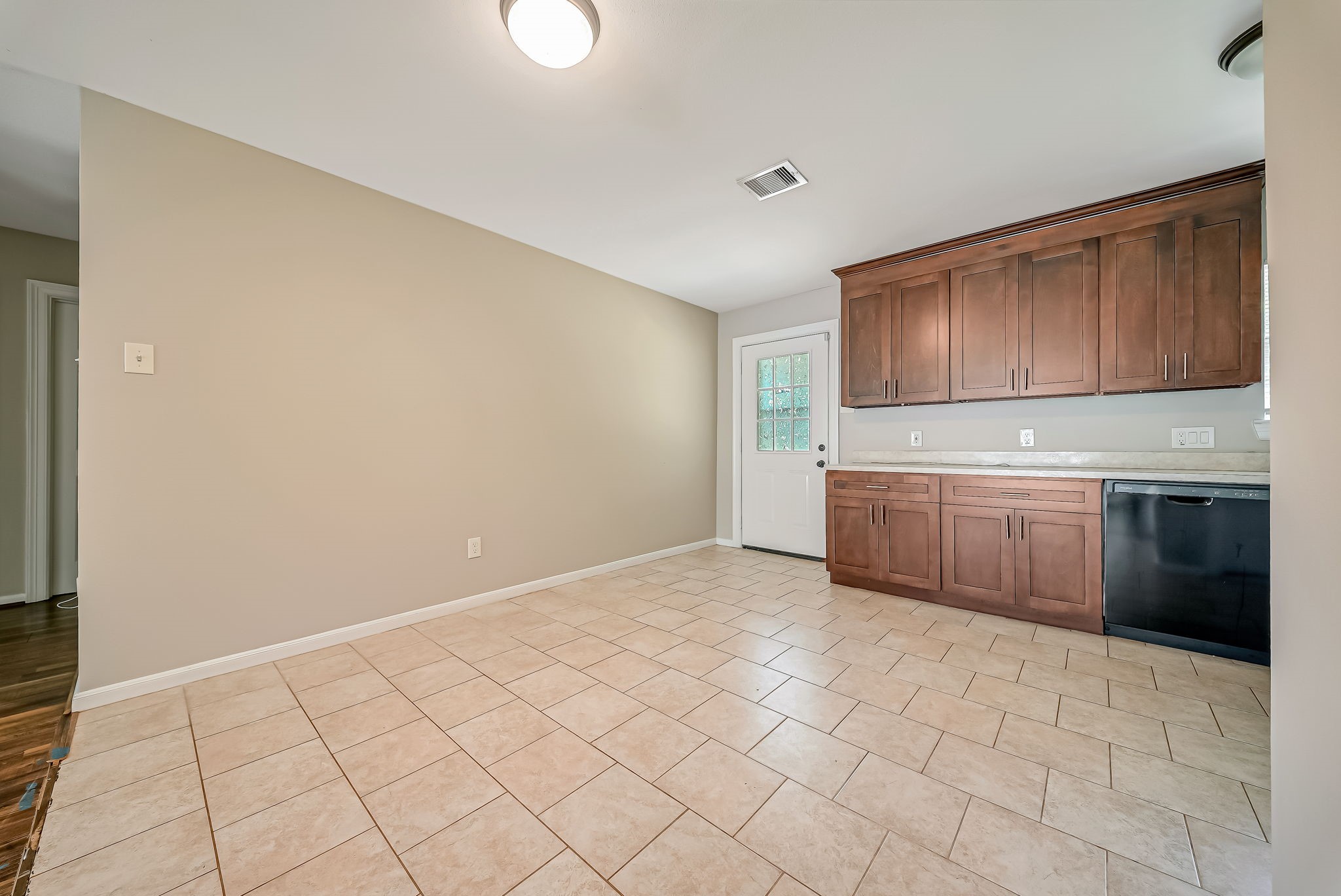3302 Longwood Drive Property Photo 9